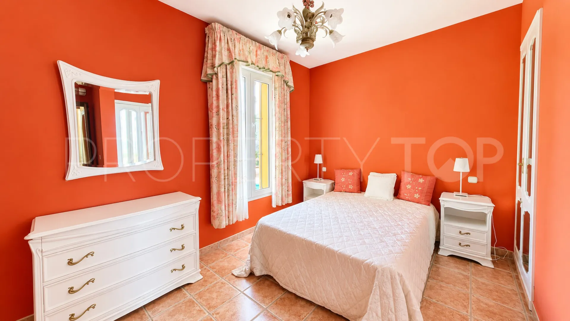For sale villa with 5 bedrooms in La Duquesa