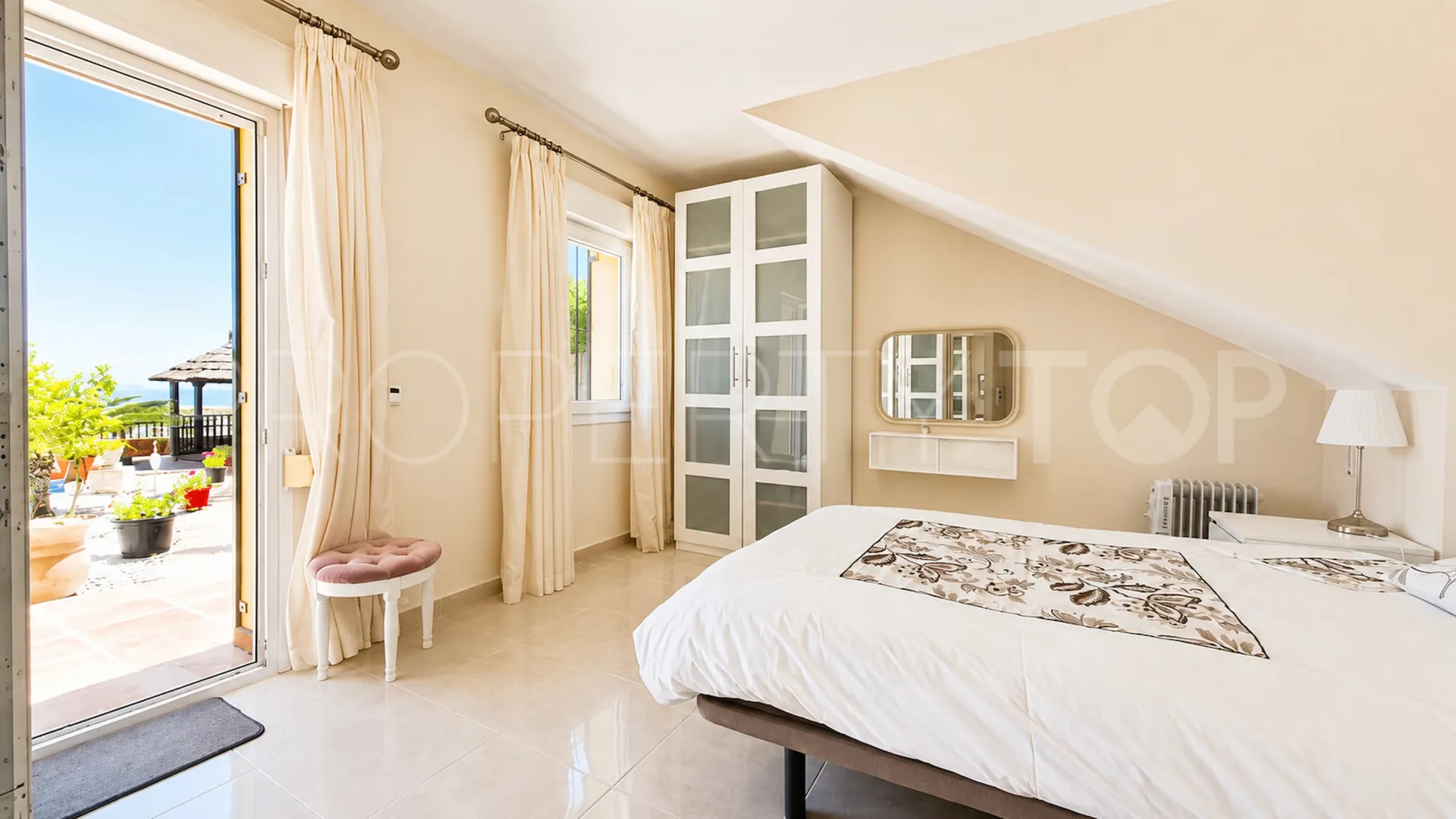 For sale villa with 5 bedrooms in La Duquesa