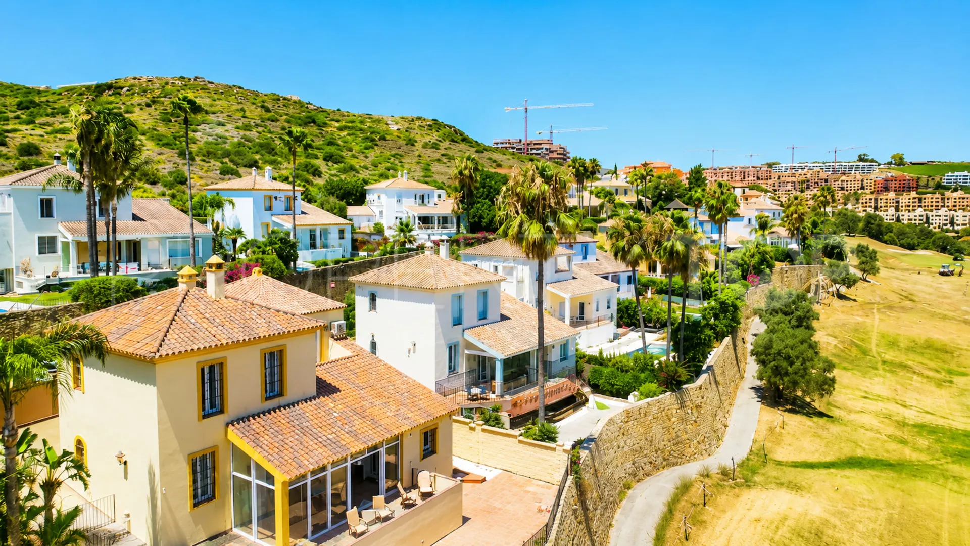 For sale villa with 5 bedrooms in La Duquesa