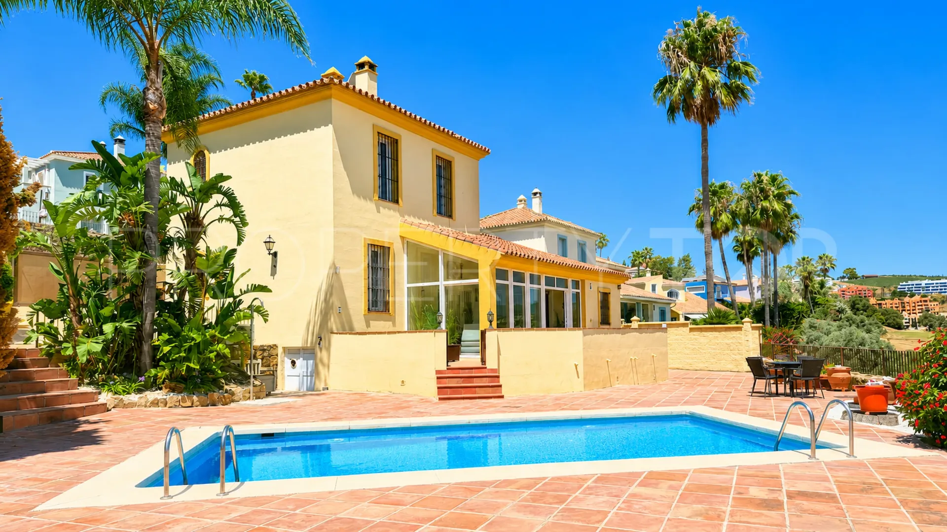For sale villa with 5 bedrooms in La Duquesa