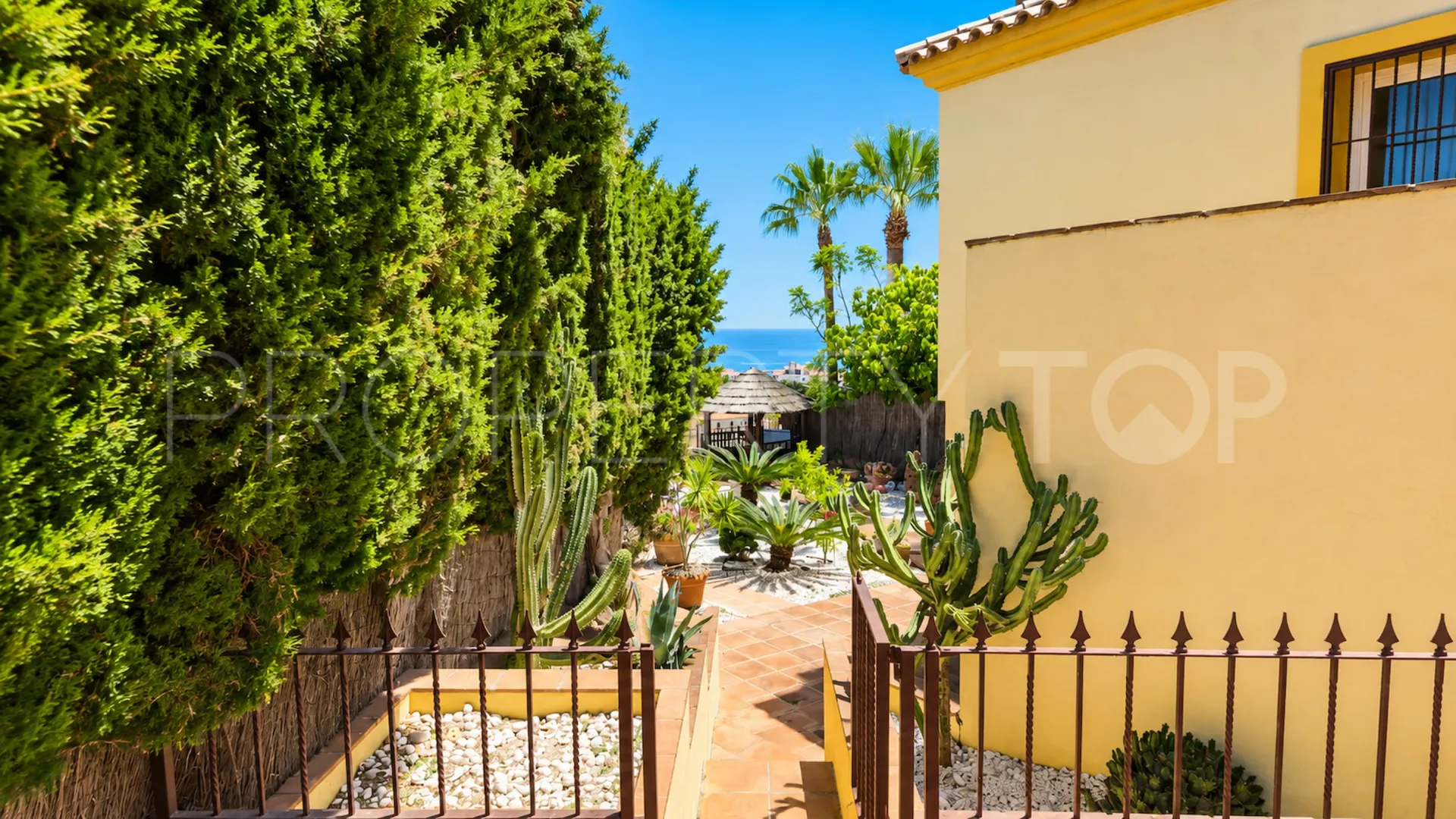 For sale villa with 5 bedrooms in La Duquesa