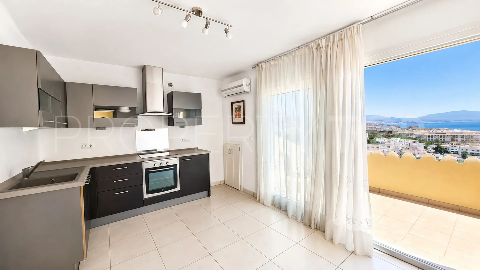 For sale villa with 5 bedrooms in La Duquesa