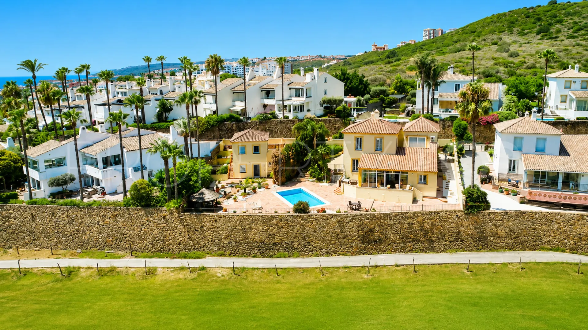 For sale villa with 5 bedrooms in La Duquesa