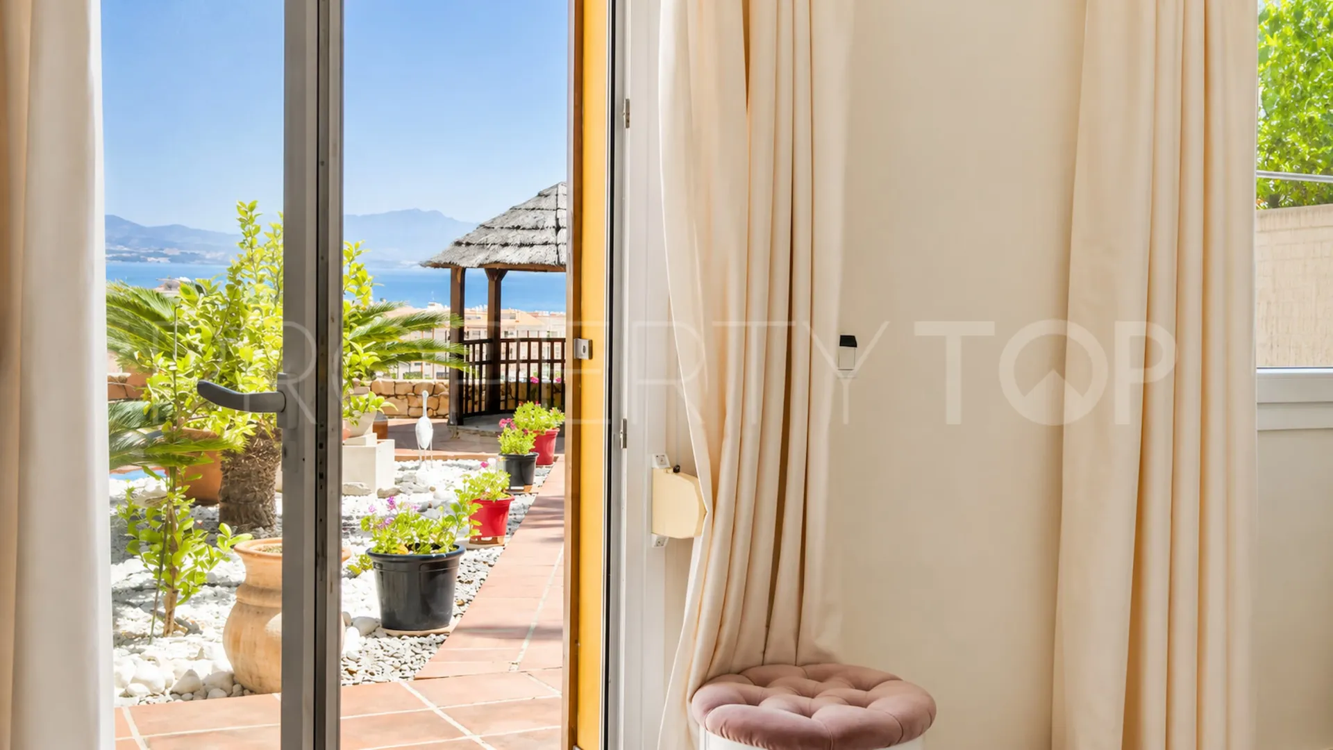 For sale villa with 5 bedrooms in La Duquesa