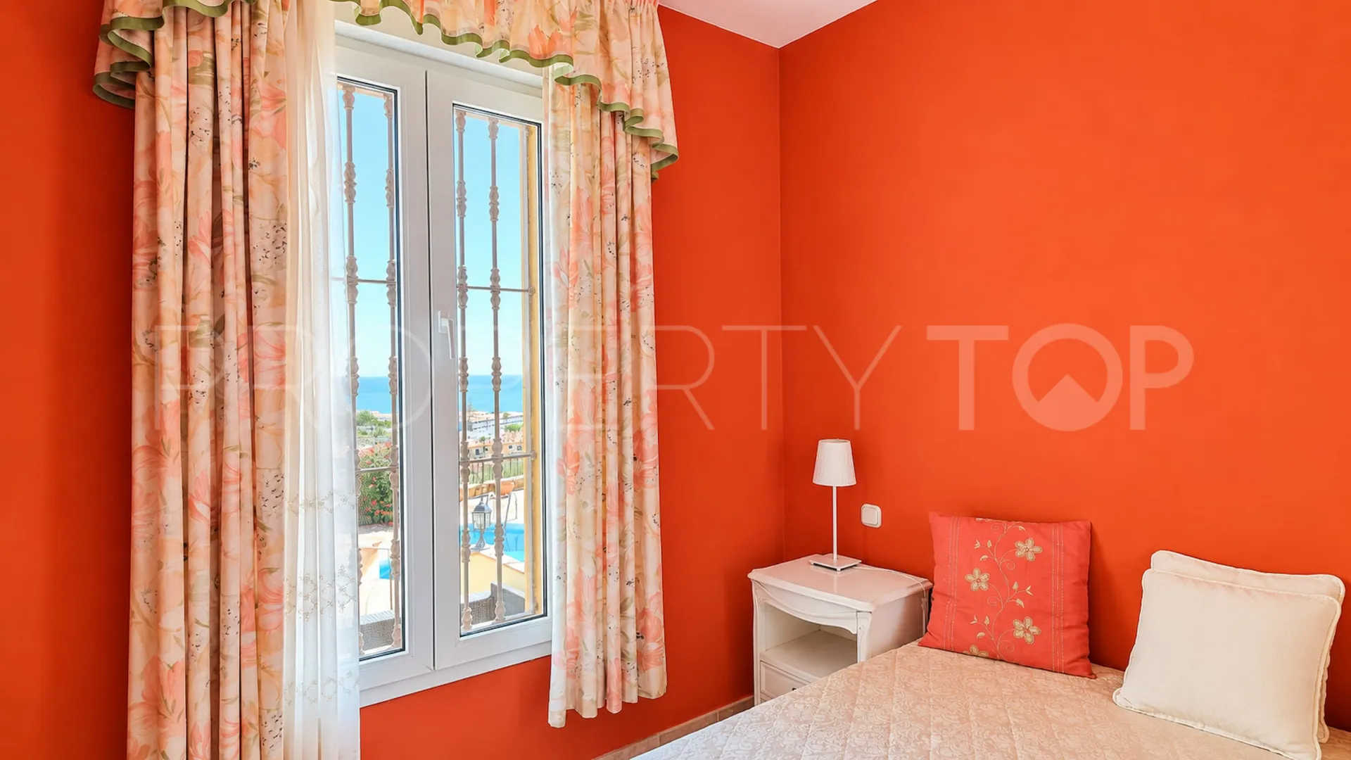 For sale villa with 5 bedrooms in La Duquesa