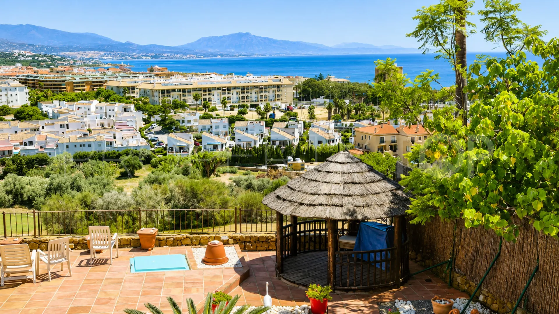 For sale villa with 5 bedrooms in La Duquesa