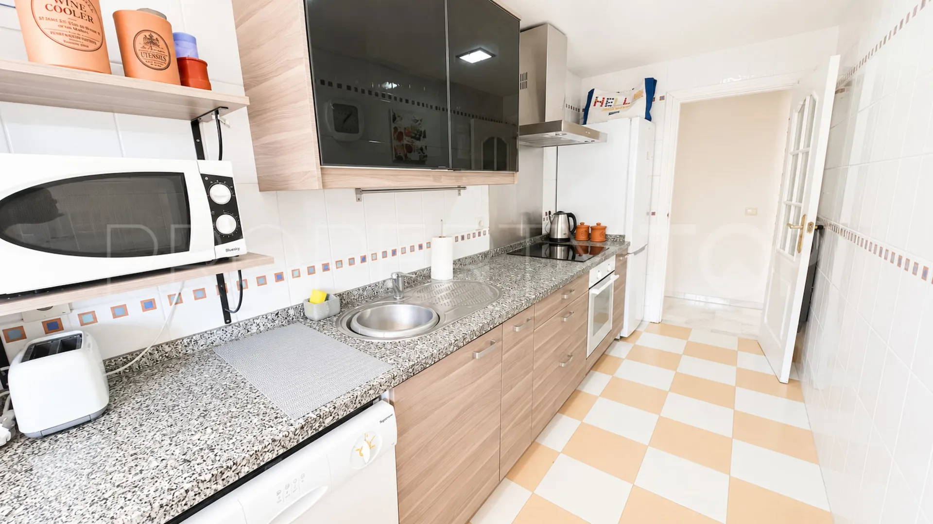 For sale 2 bedrooms apartment in Sabinillas