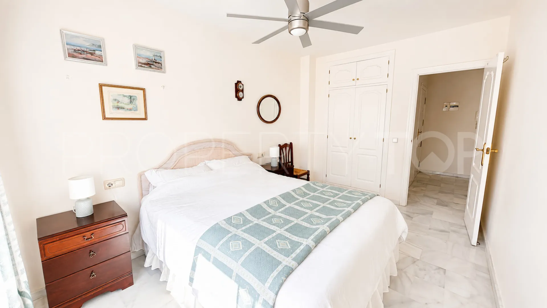 For sale 2 bedrooms apartment in Sabinillas