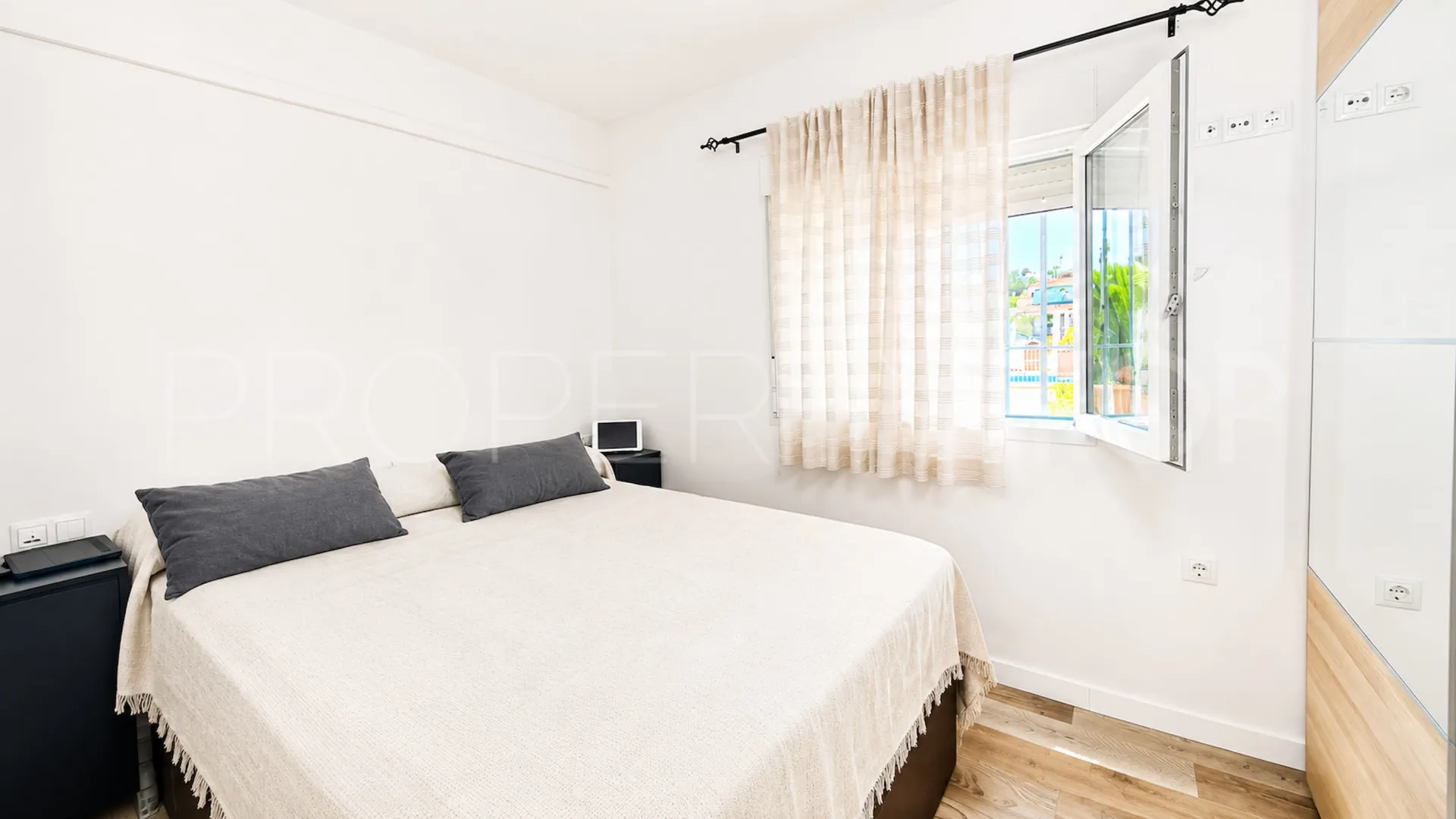 Apartamento planta baja a la venta de 2 dormitorios en La Duquesa