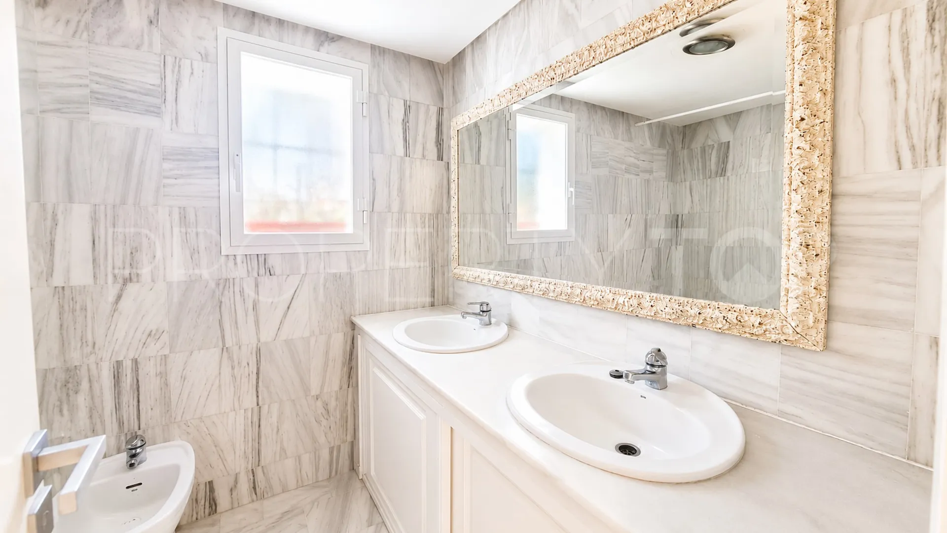 Apartamento con 2 dormitorios a la venta en La Duquesa