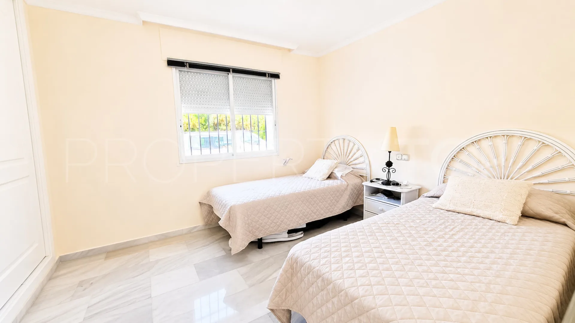 Apartamento con 2 dormitorios a la venta en La Duquesa