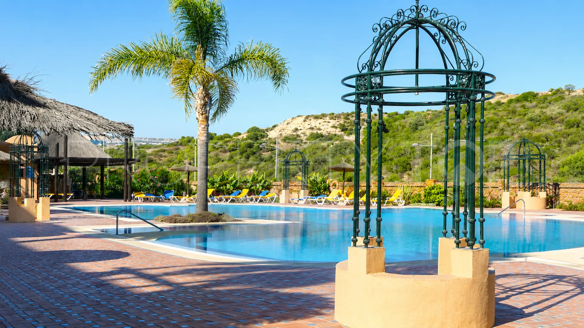 Duquesa Village, apartamento planta baja a la venta
