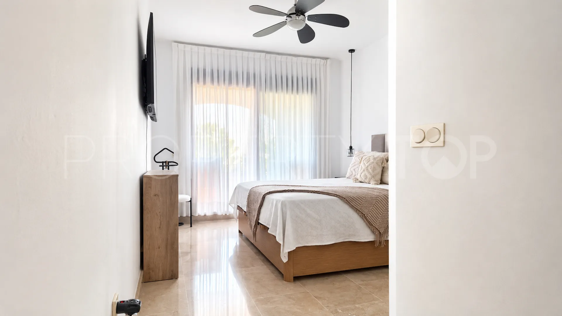 Duquesa Village, apartamento planta baja a la venta
