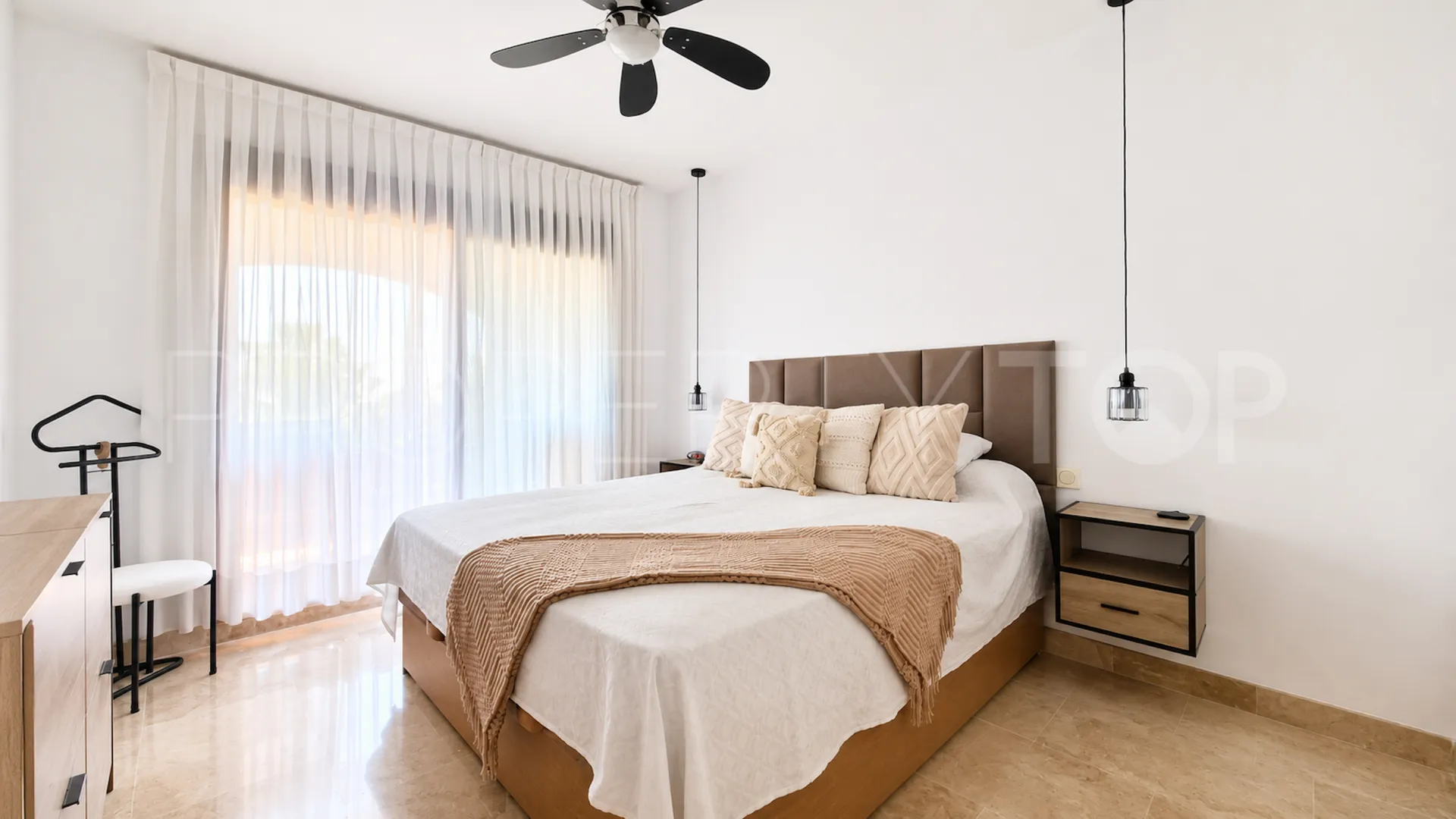 Duquesa Village, apartamento planta baja a la venta
