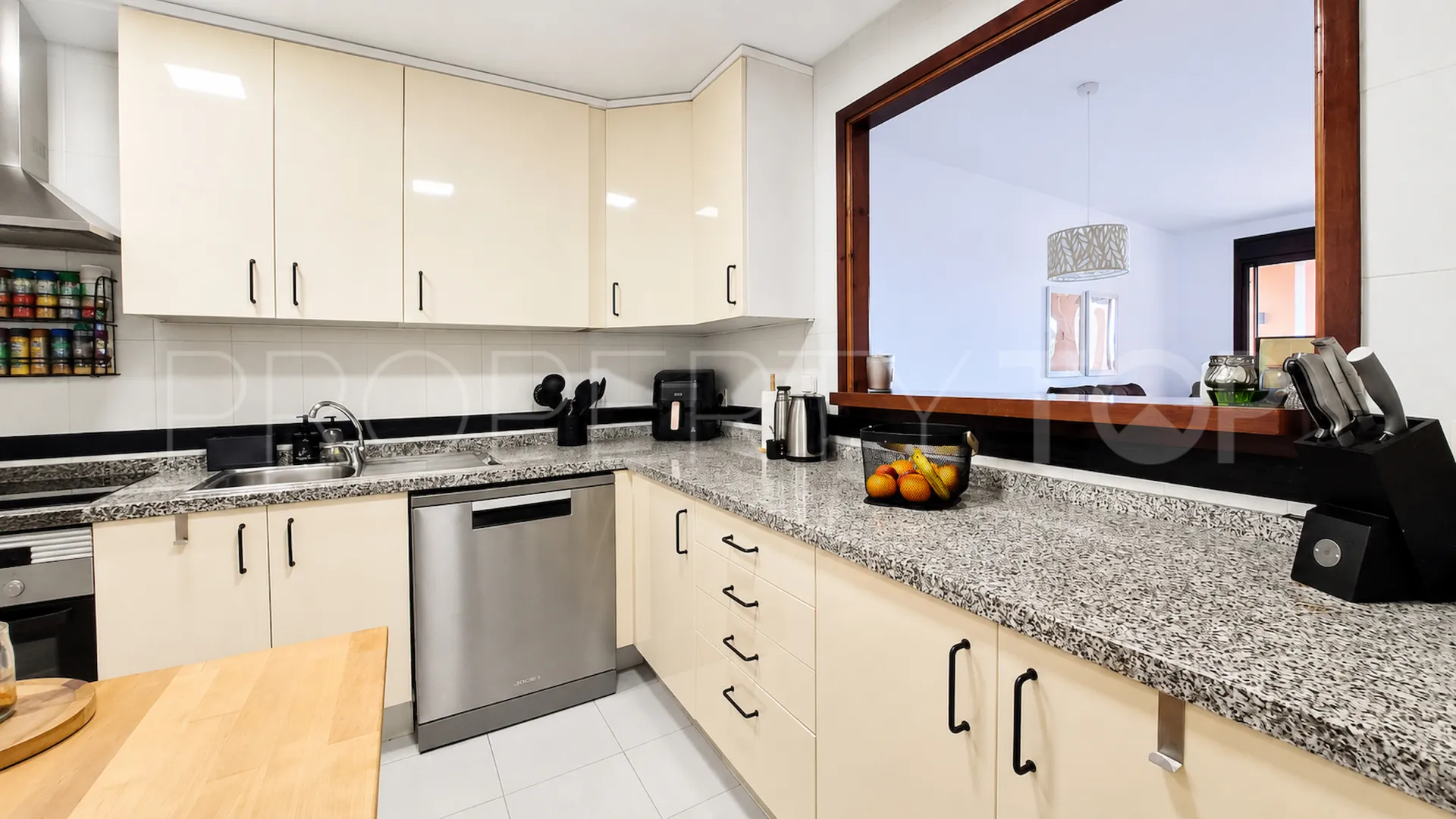 Duquesa Village, apartamento planta baja a la venta