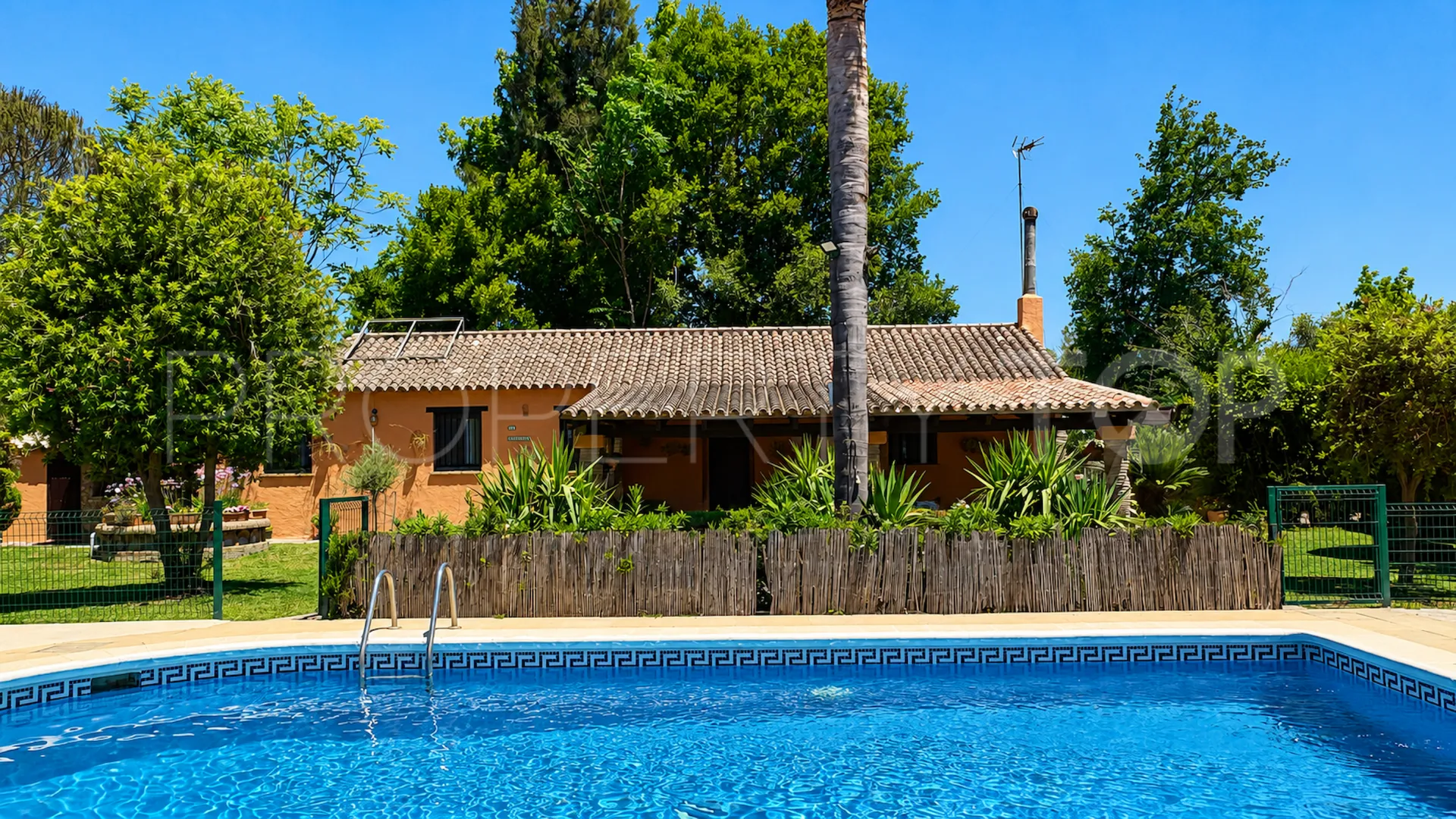 Finca en venta de 4 dormitorios en Jimena de La Frontera