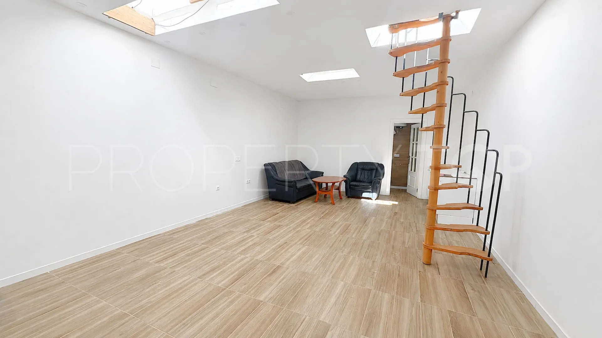 For sale commercial premises in Princesa Kristina