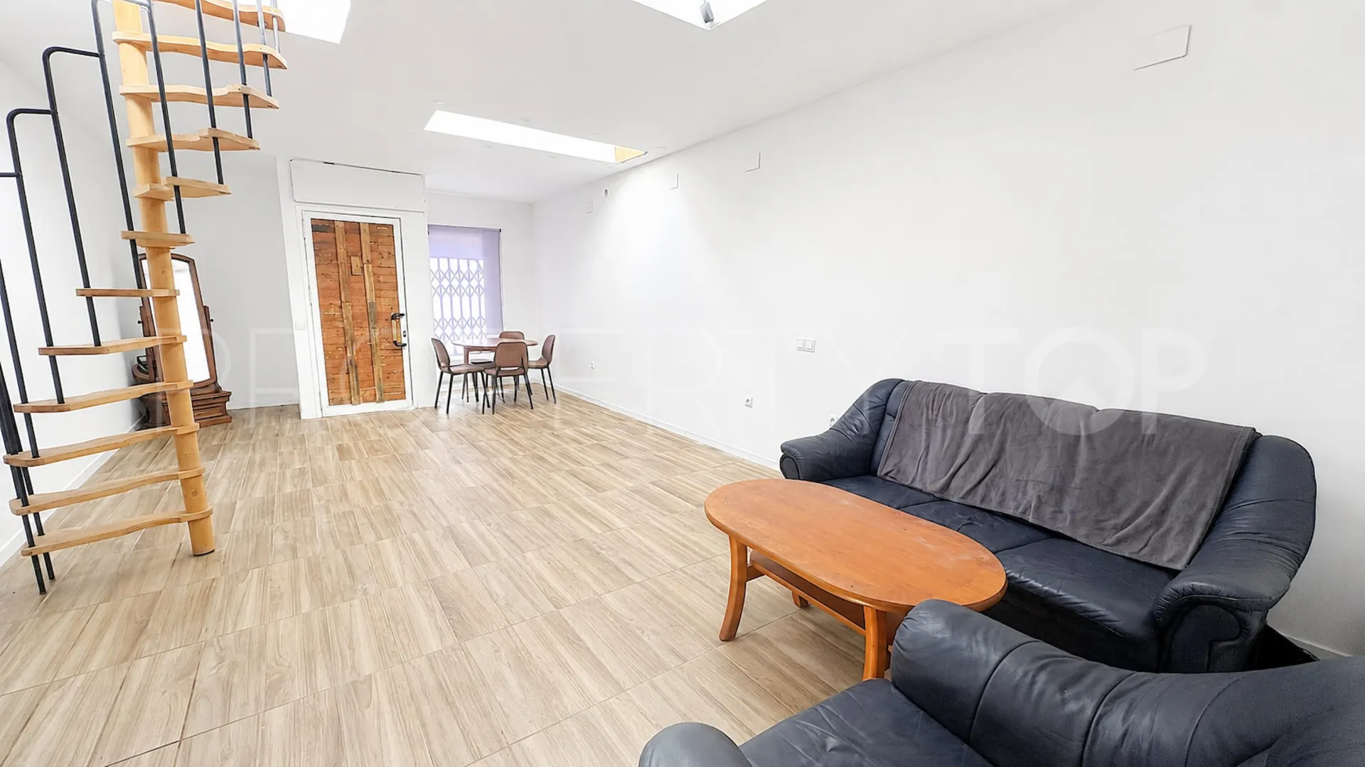 For sale commercial premises in Princesa Kristina
