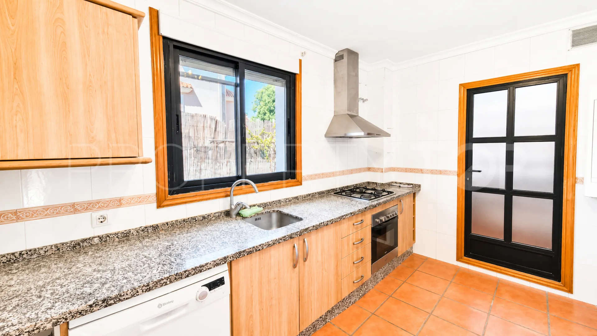 Villa en venta en Sabinillas