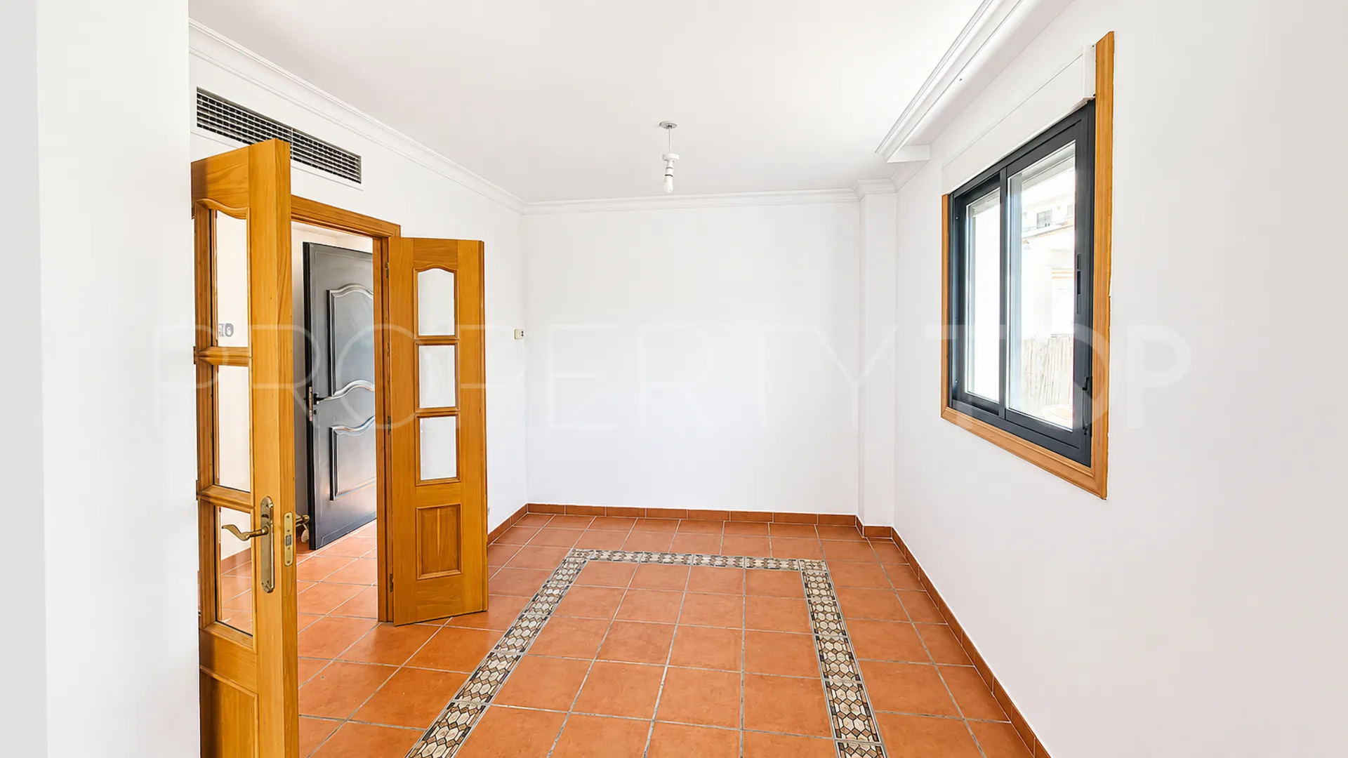 Villa en venta en Sabinillas