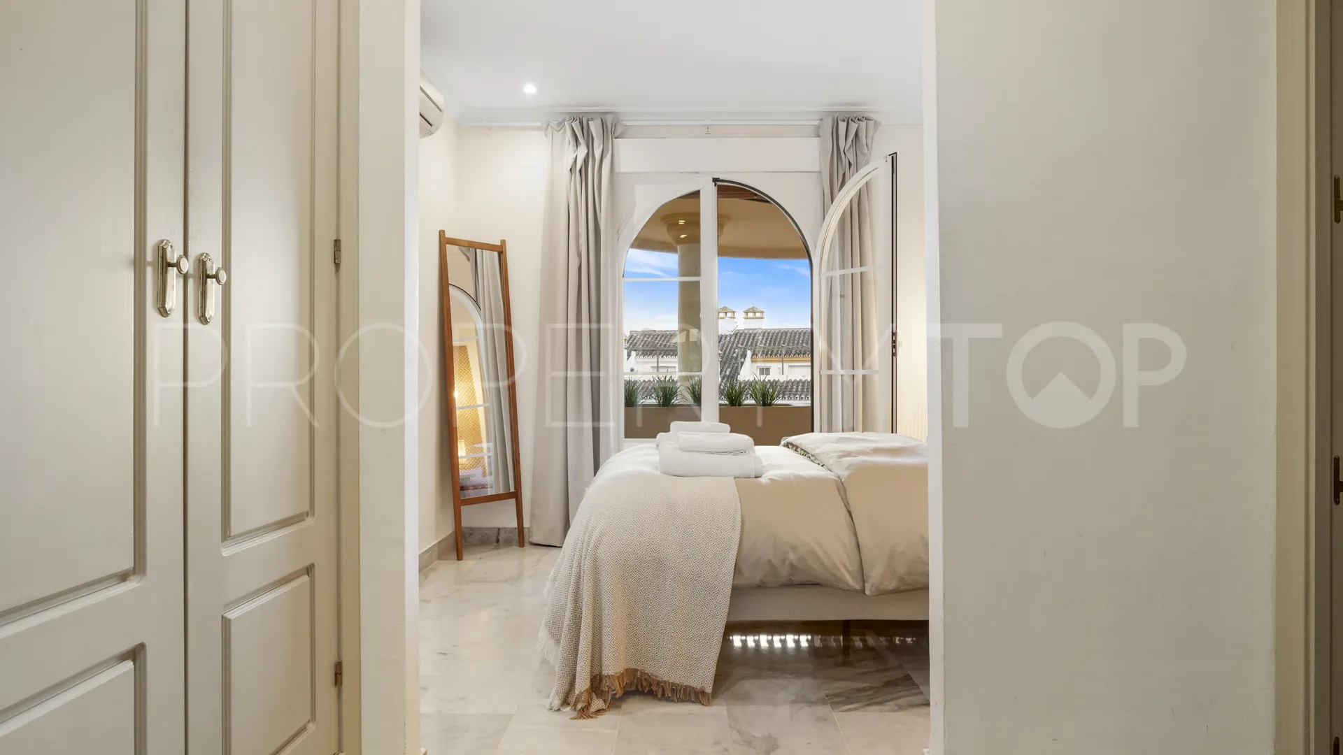 2 bedrooms Nueva Andalucia duplex for sale