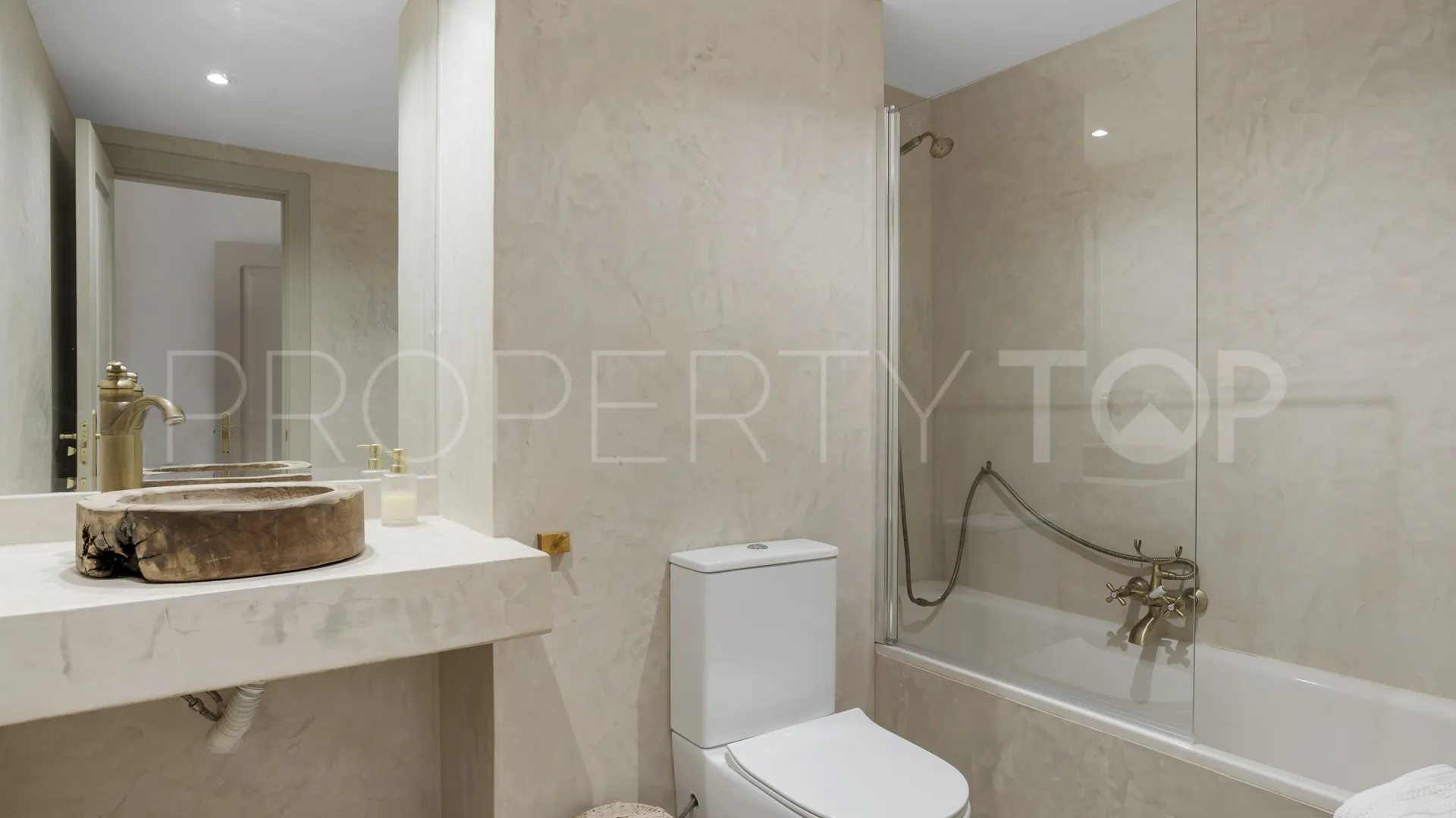 2 bedrooms Nueva Andalucia duplex for sale