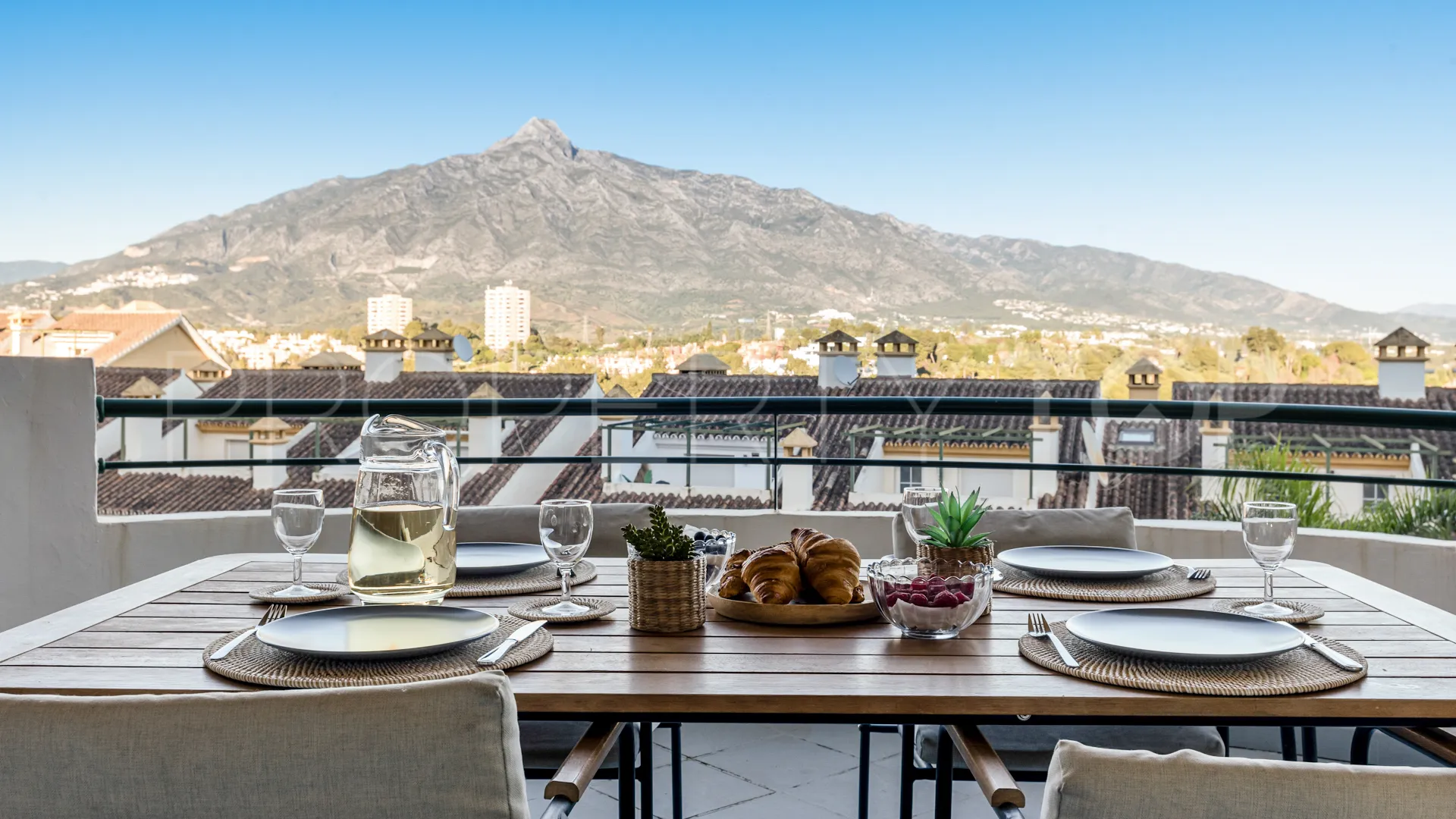 2 bedrooms Nueva Andalucia duplex for sale