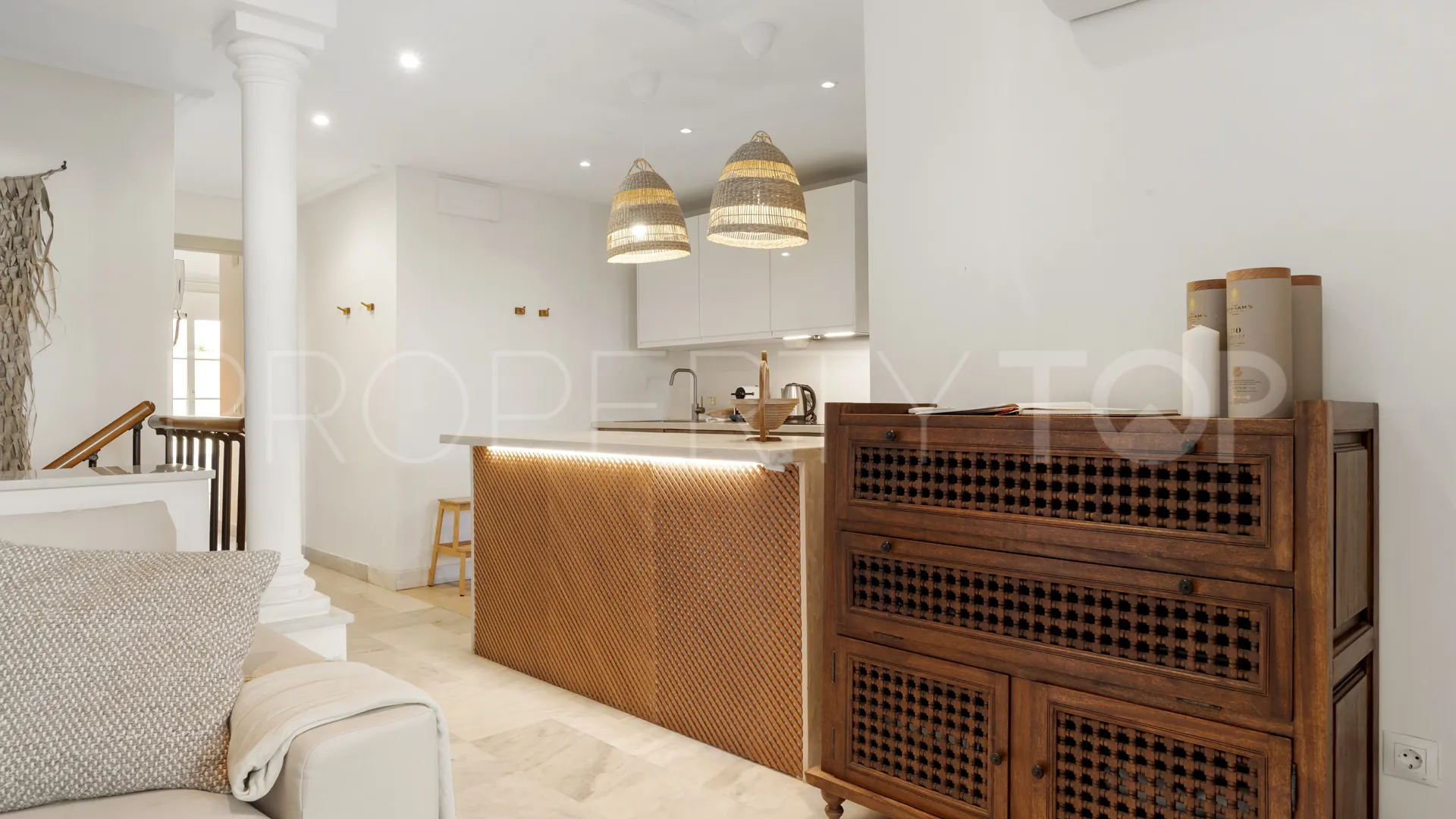 2 bedrooms Nueva Andalucia duplex for sale