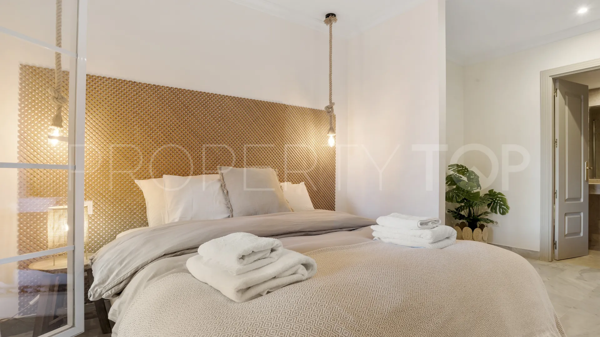 2 bedrooms Nueva Andalucia duplex for sale