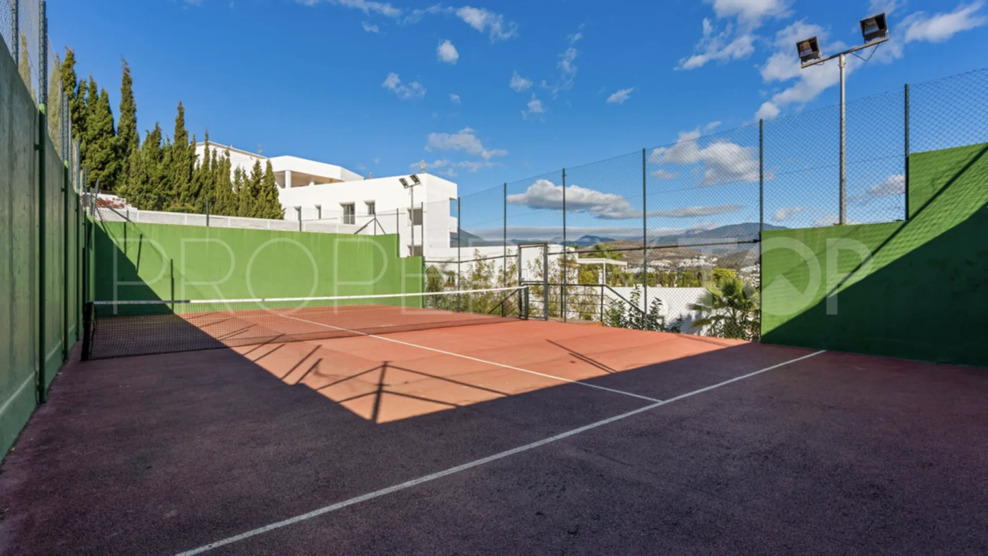 2 bedrooms Nueva Andalucia duplex for sale