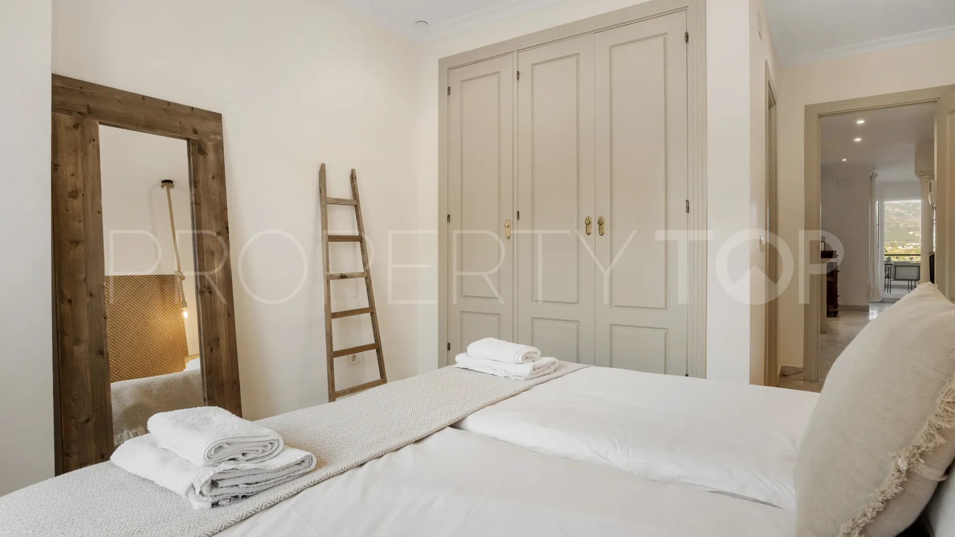 2 bedrooms Nueva Andalucia duplex for sale