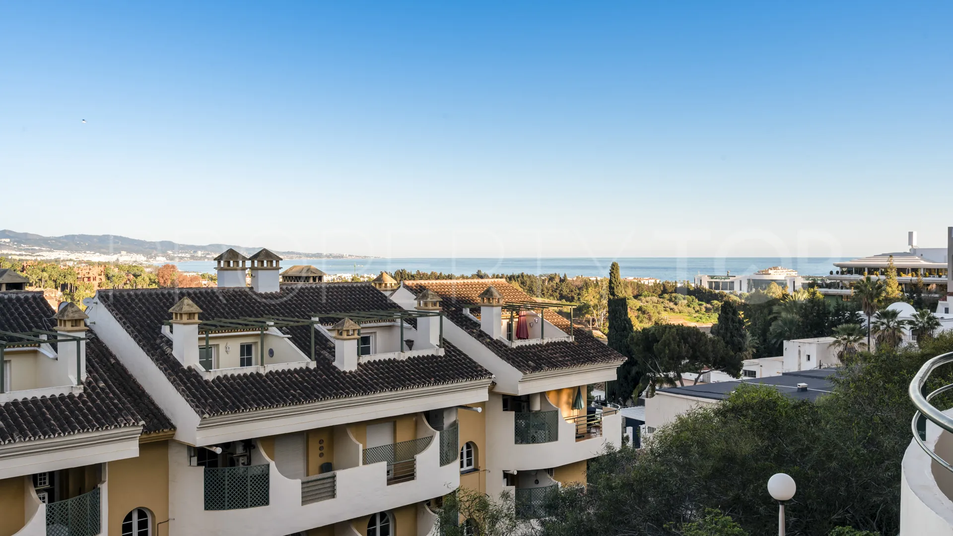 2 bedrooms Nueva Andalucia duplex for sale