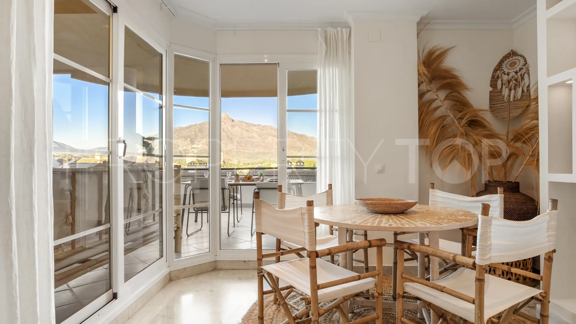 2 bedrooms Nueva Andalucia duplex for sale