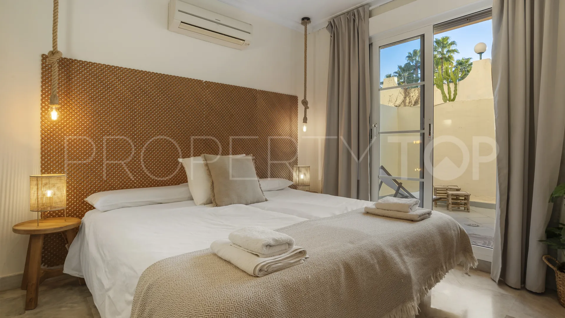 2 bedrooms Nueva Andalucia duplex for sale