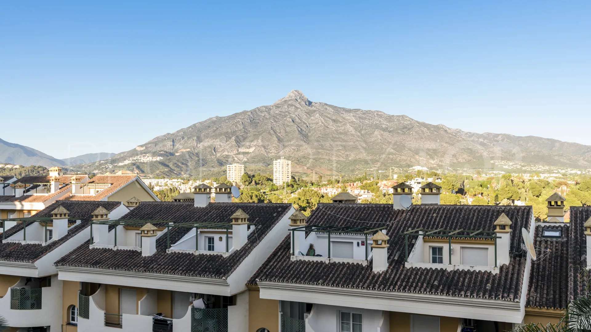 2 bedrooms Nueva Andalucia duplex for sale