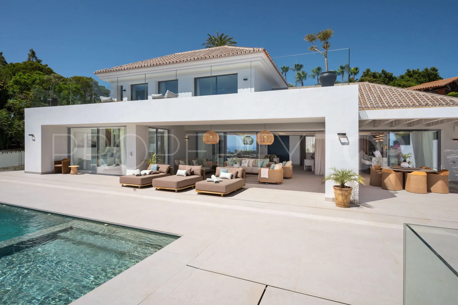 Se vende casa en Elviria