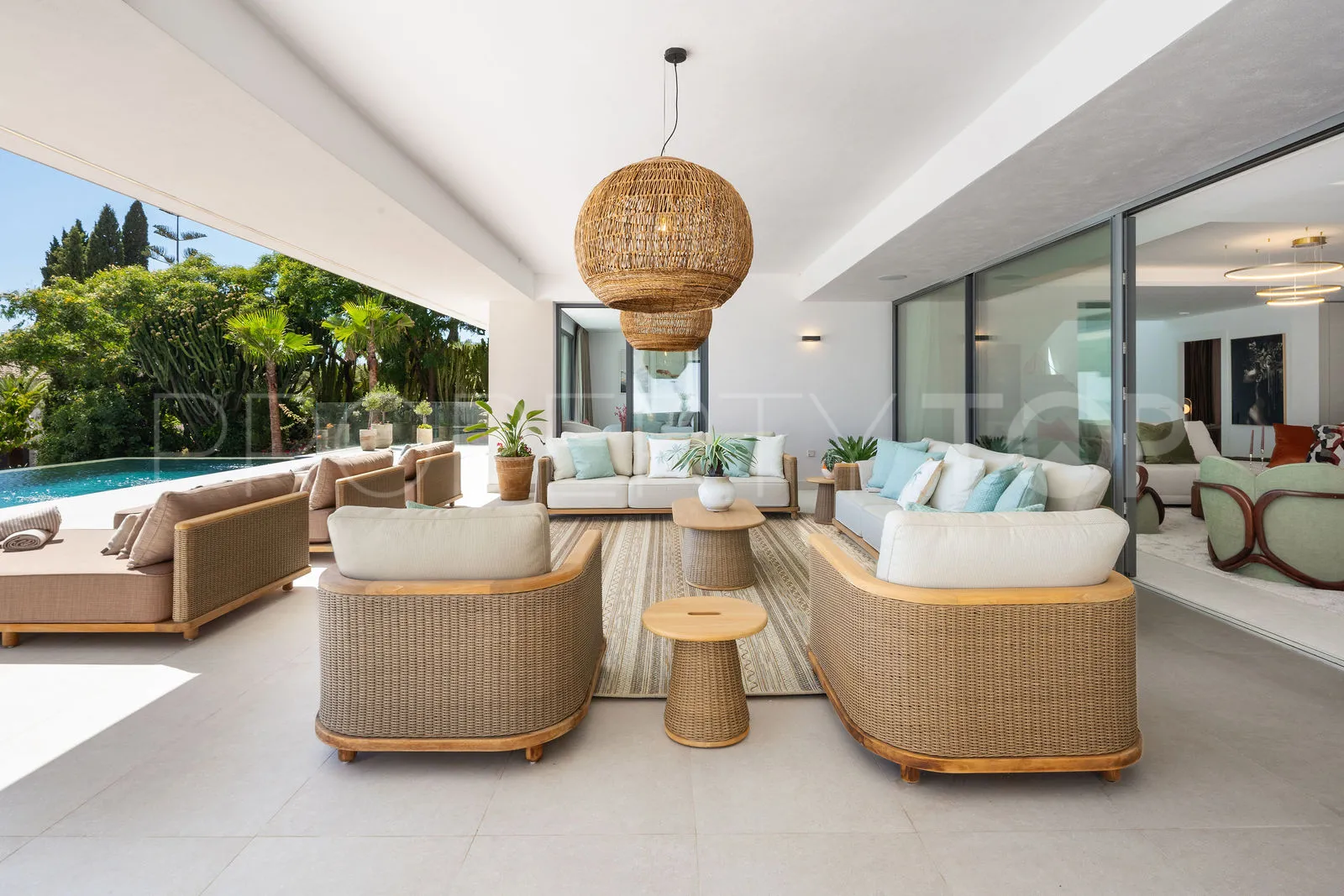 Se vende casa en Elviria