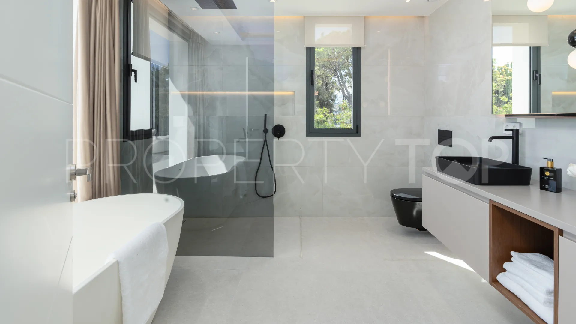 Se vende casa en Elviria