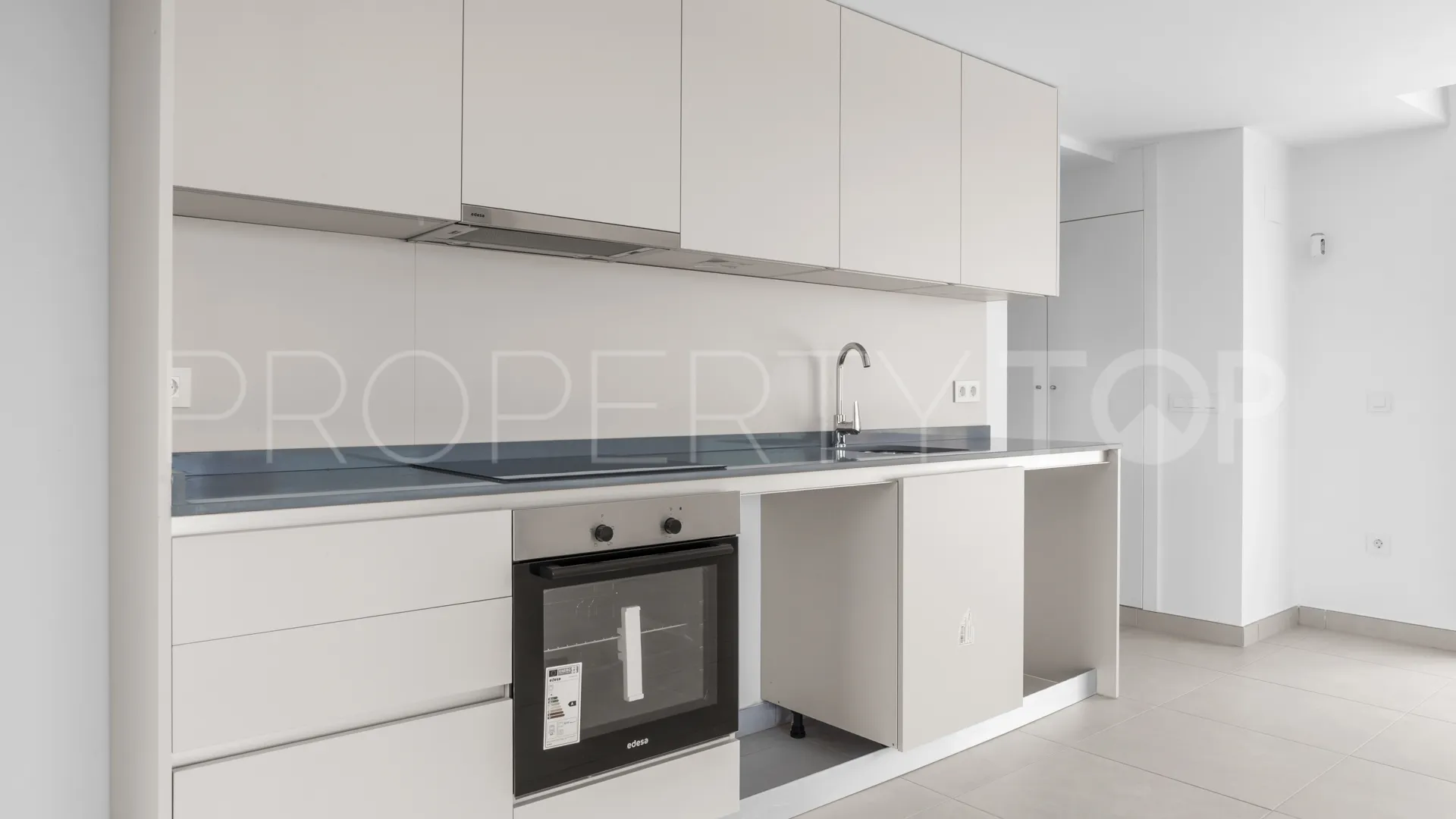 Apartamento planta baja de 2 dormitorios en venta en Mijas