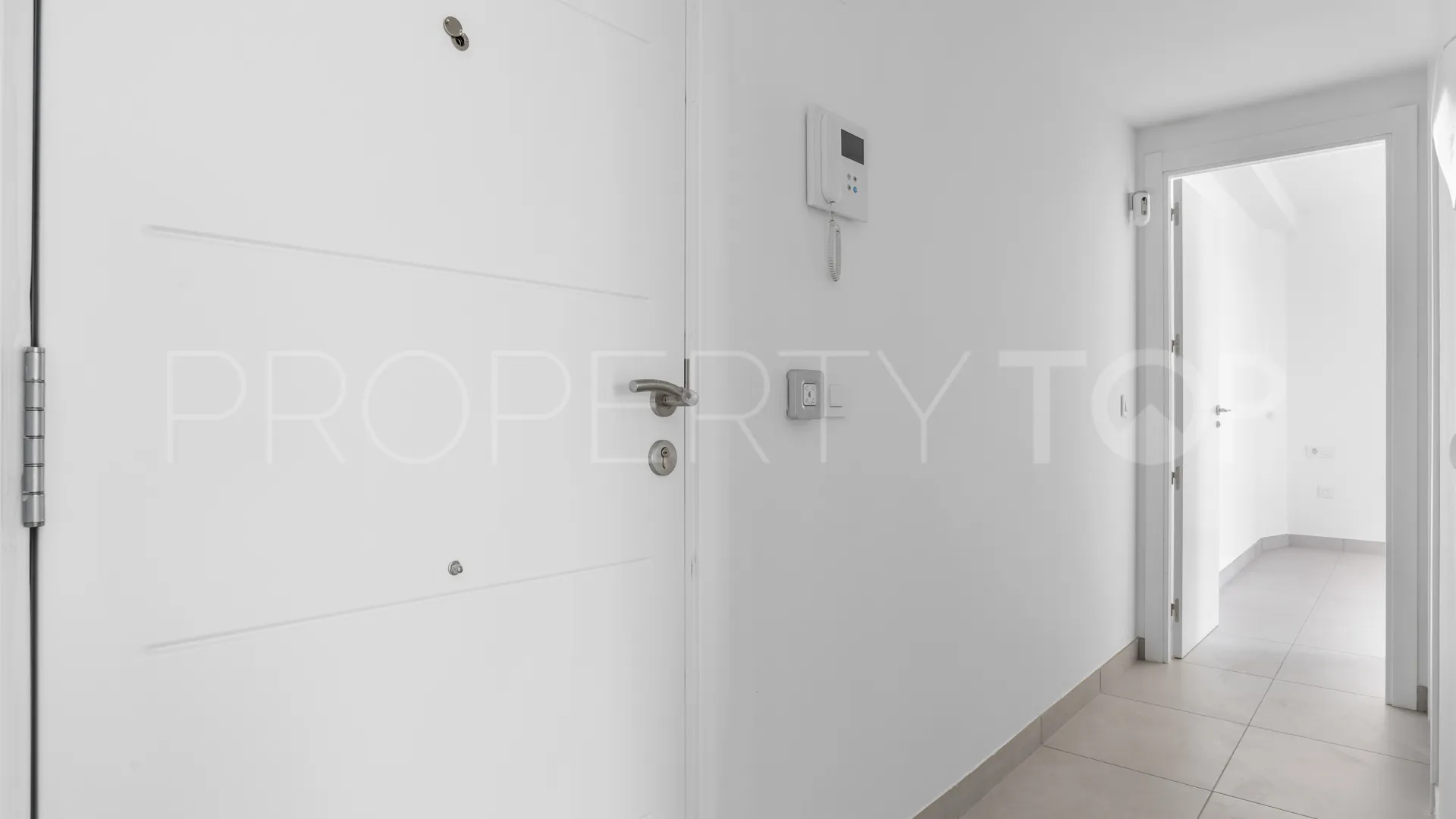 Apartamento planta baja de 2 dormitorios en venta en Mijas