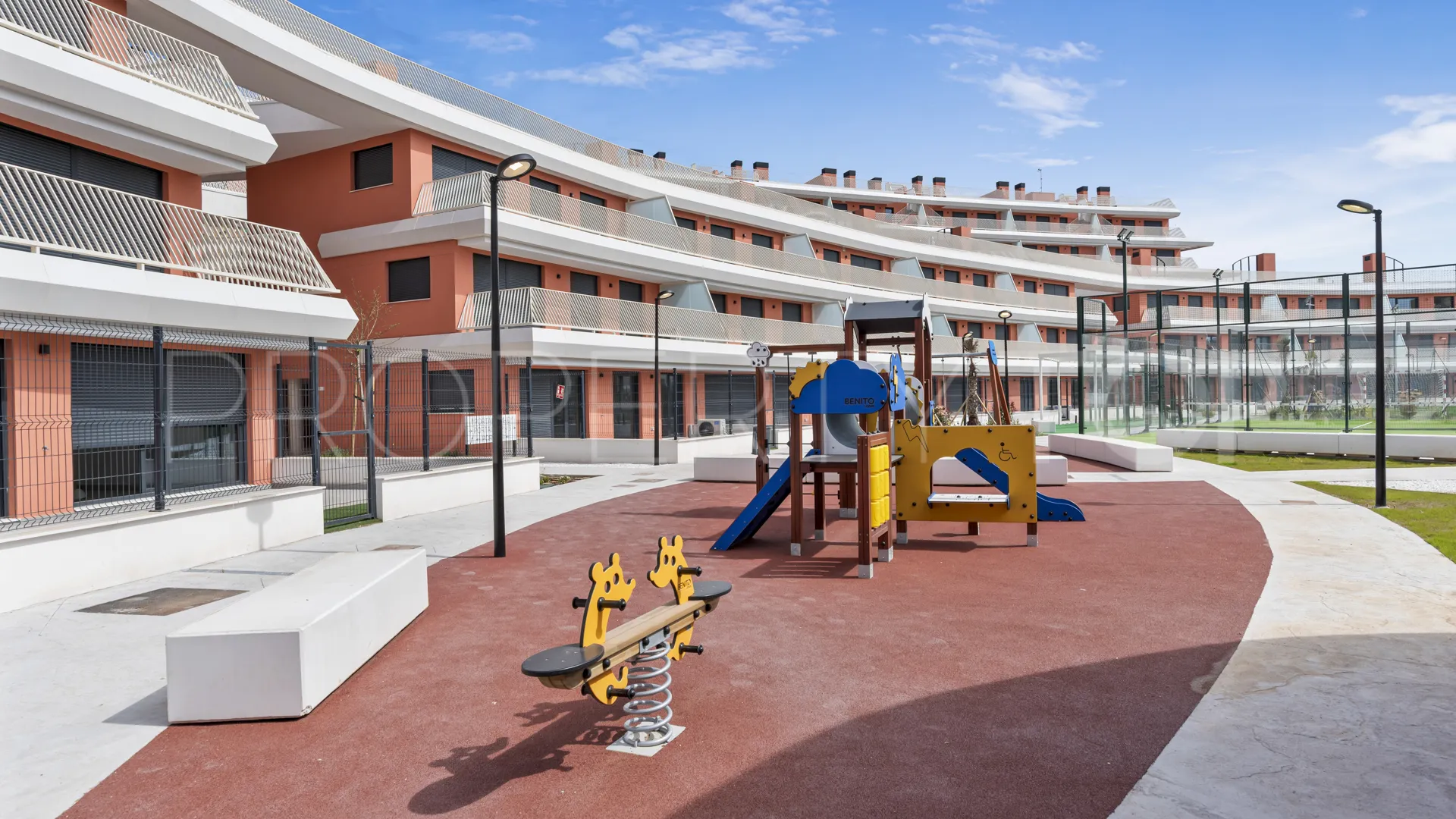 Apartamento planta baja de 2 dormitorios en venta en Mijas