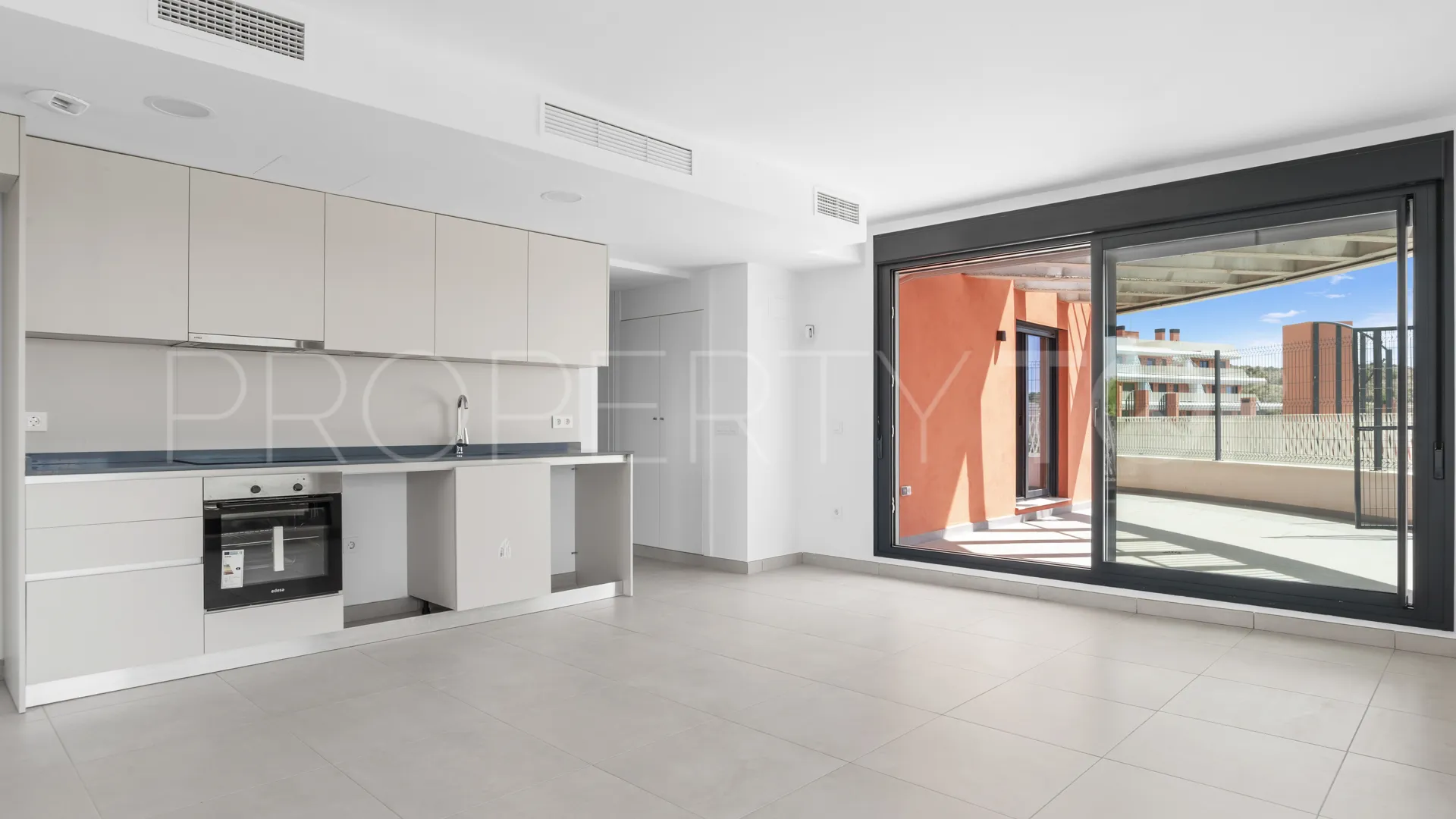 Apartamento planta baja de 2 dormitorios en venta en Mijas