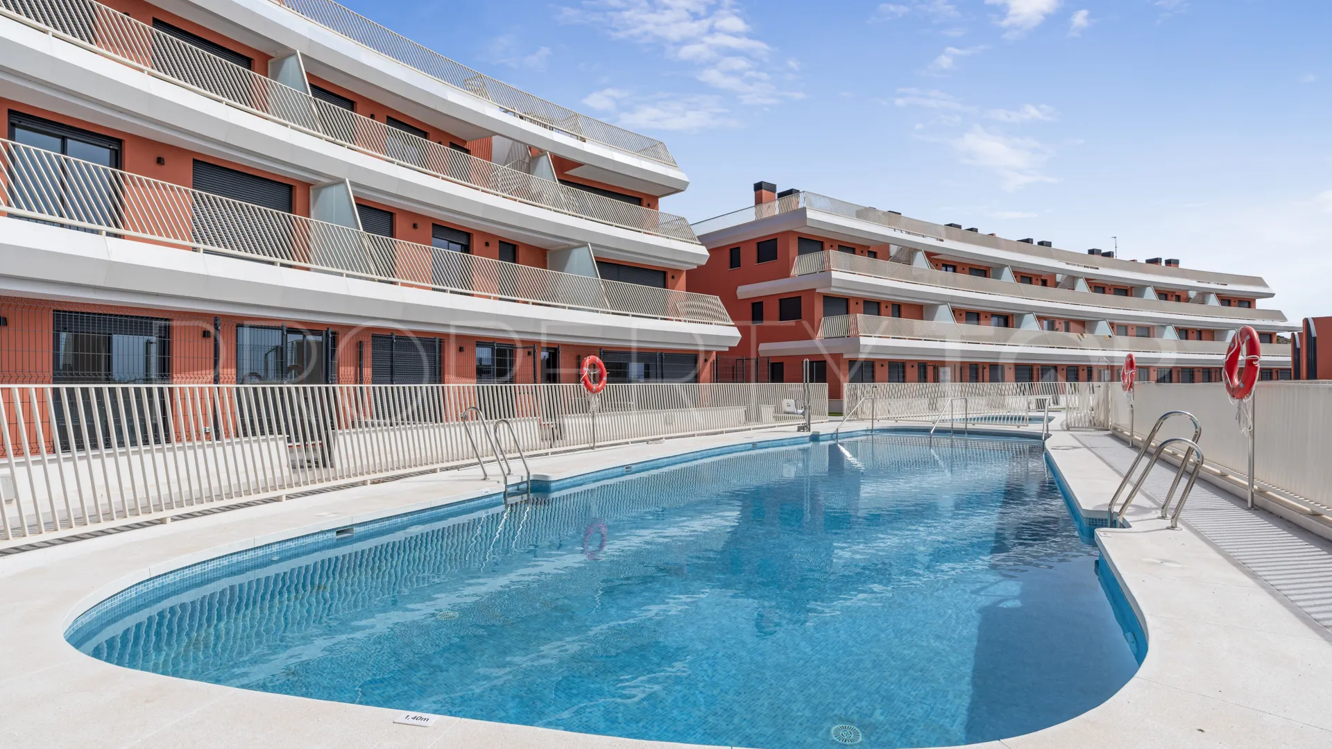 Apartamento planta baja de 2 dormitorios en venta en Mijas