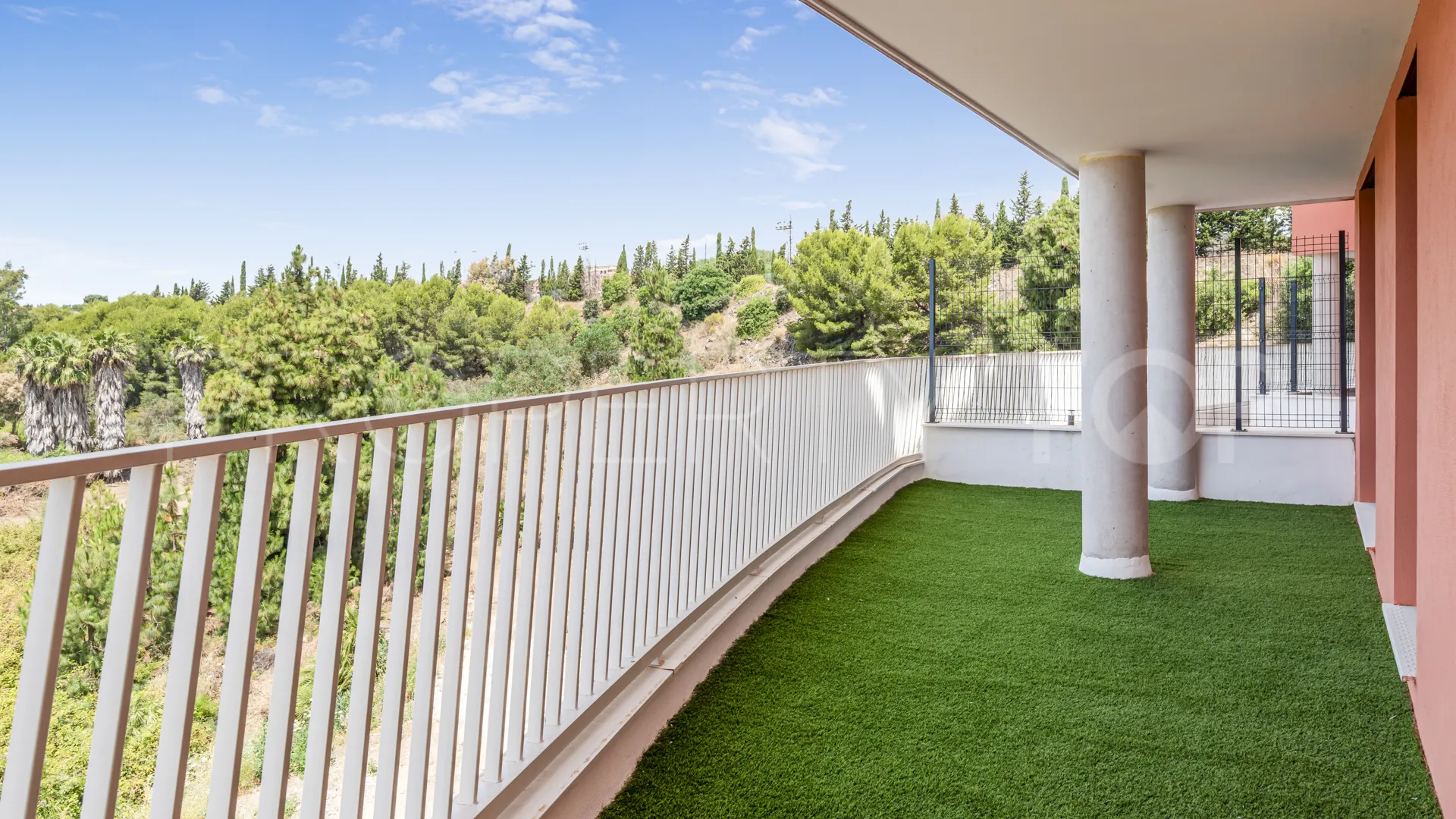 Apartamento planta baja de 2 dormitorios en venta en Mijas