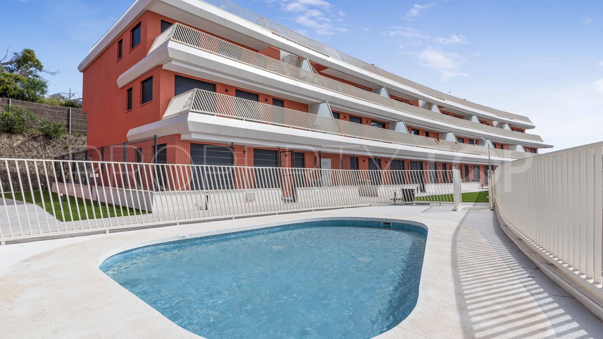 Apartamento planta baja de 2 dormitorios en venta en Mijas