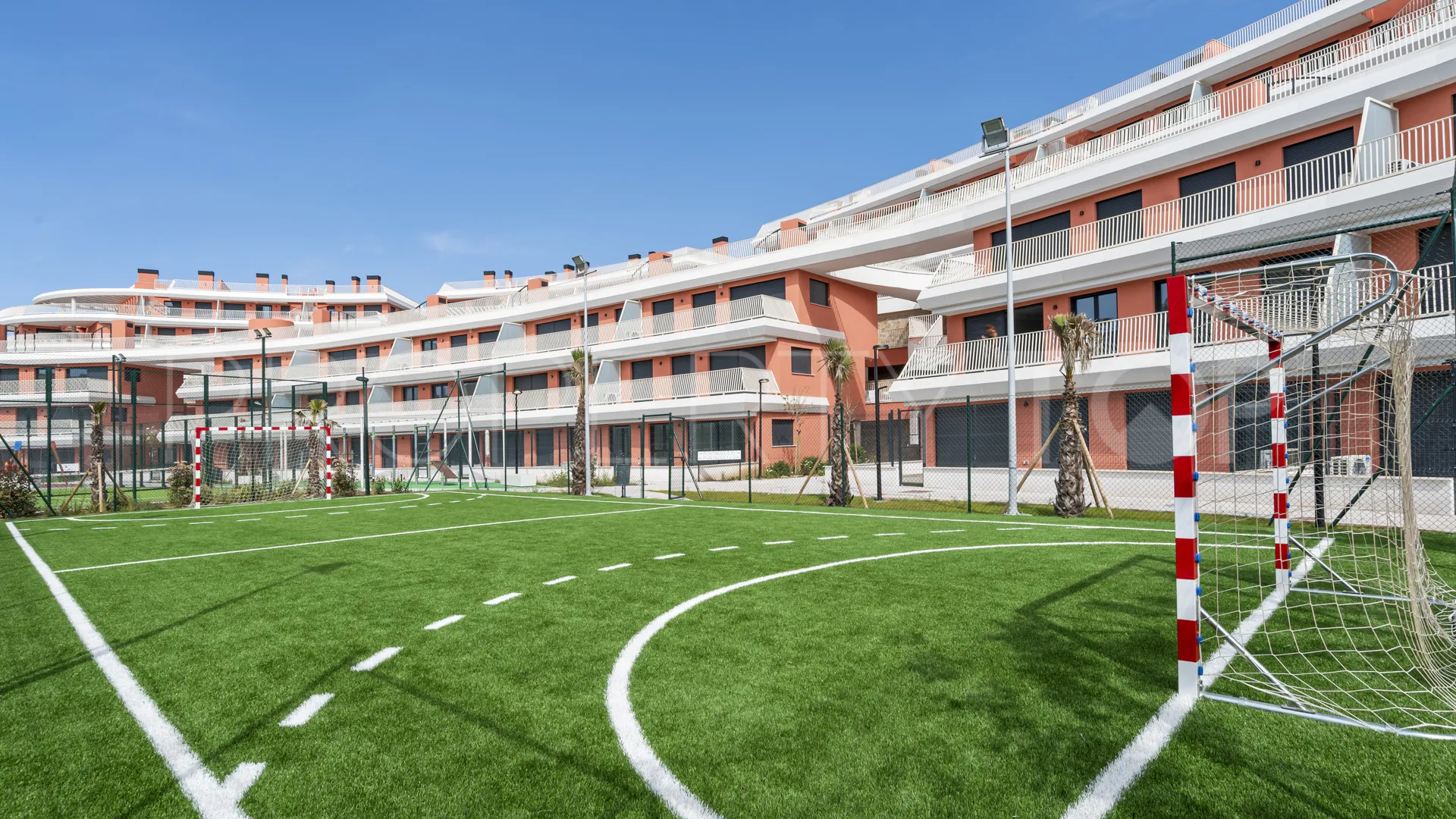 Apartamento planta baja de 2 dormitorios en venta en Mijas