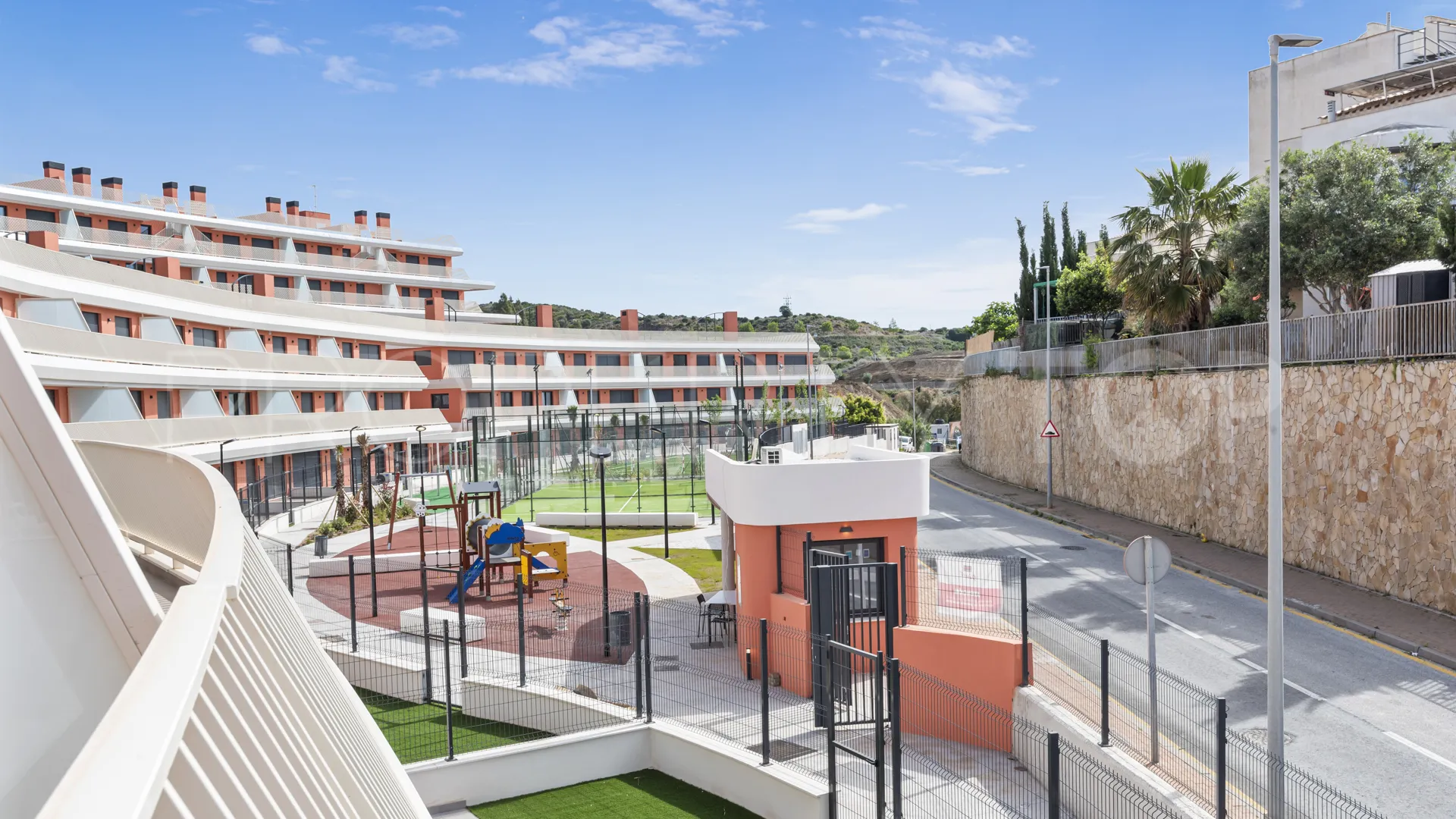 Apartamento planta baja de 2 dormitorios en venta en Mijas