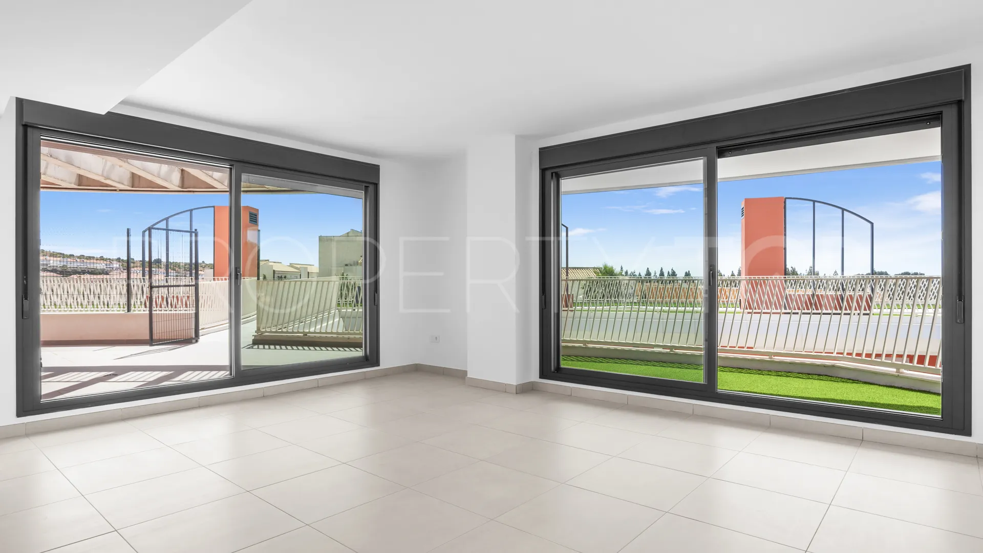 Apartamento planta baja de 2 dormitorios en venta en Mijas