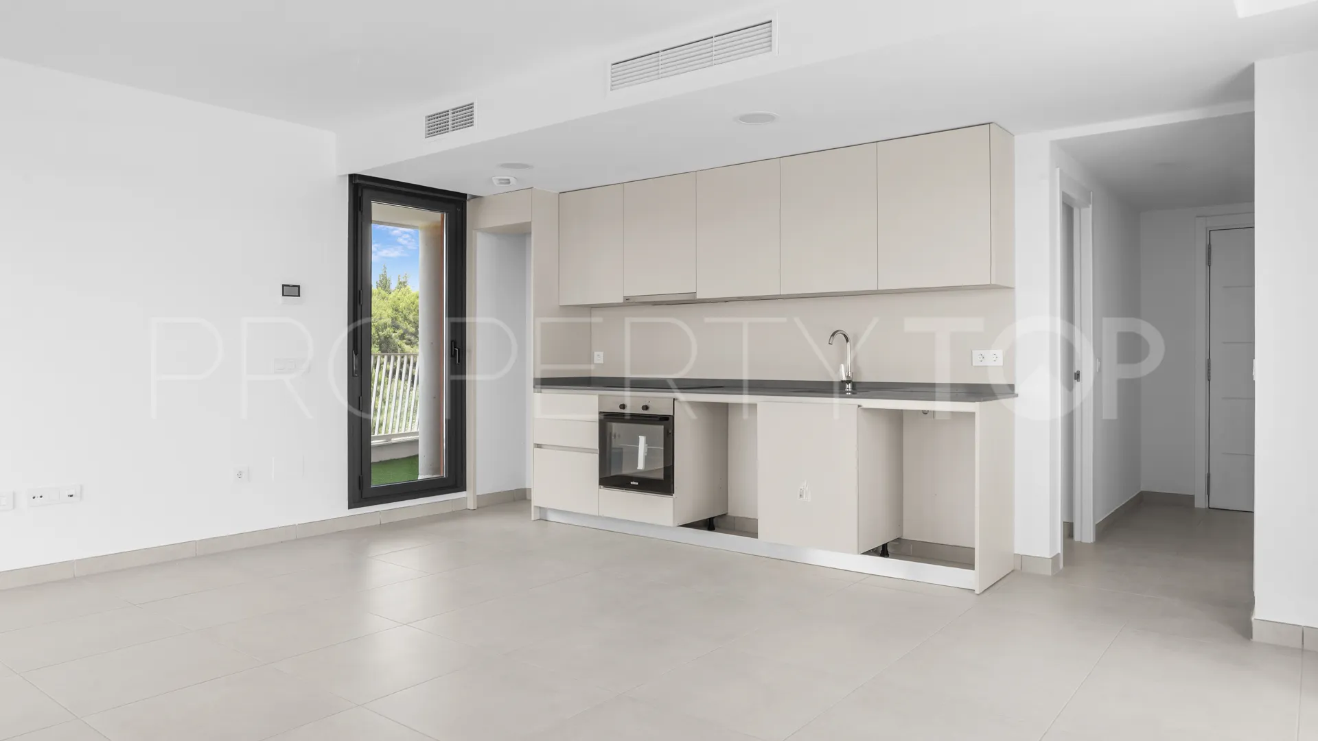 Apartamento planta baja de 2 dormitorios en venta en Mijas