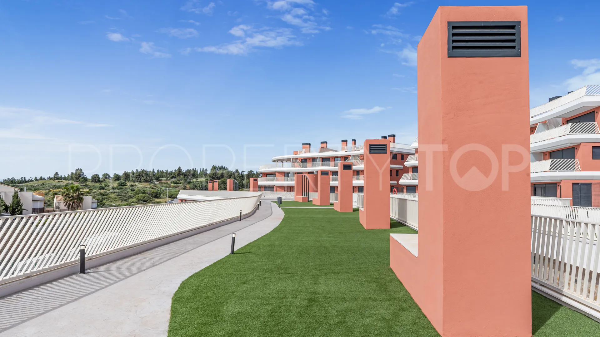 Apartamento planta baja de 2 dormitorios en venta en Mijas